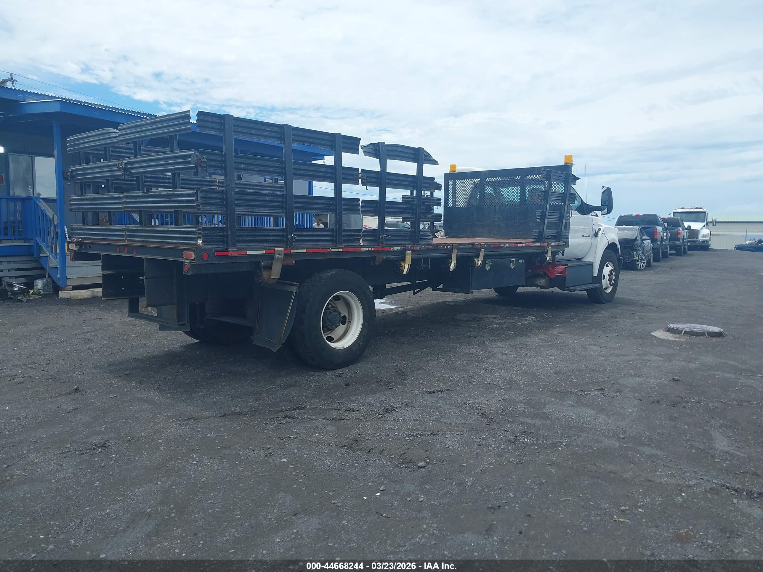 FORD F-750 image 4