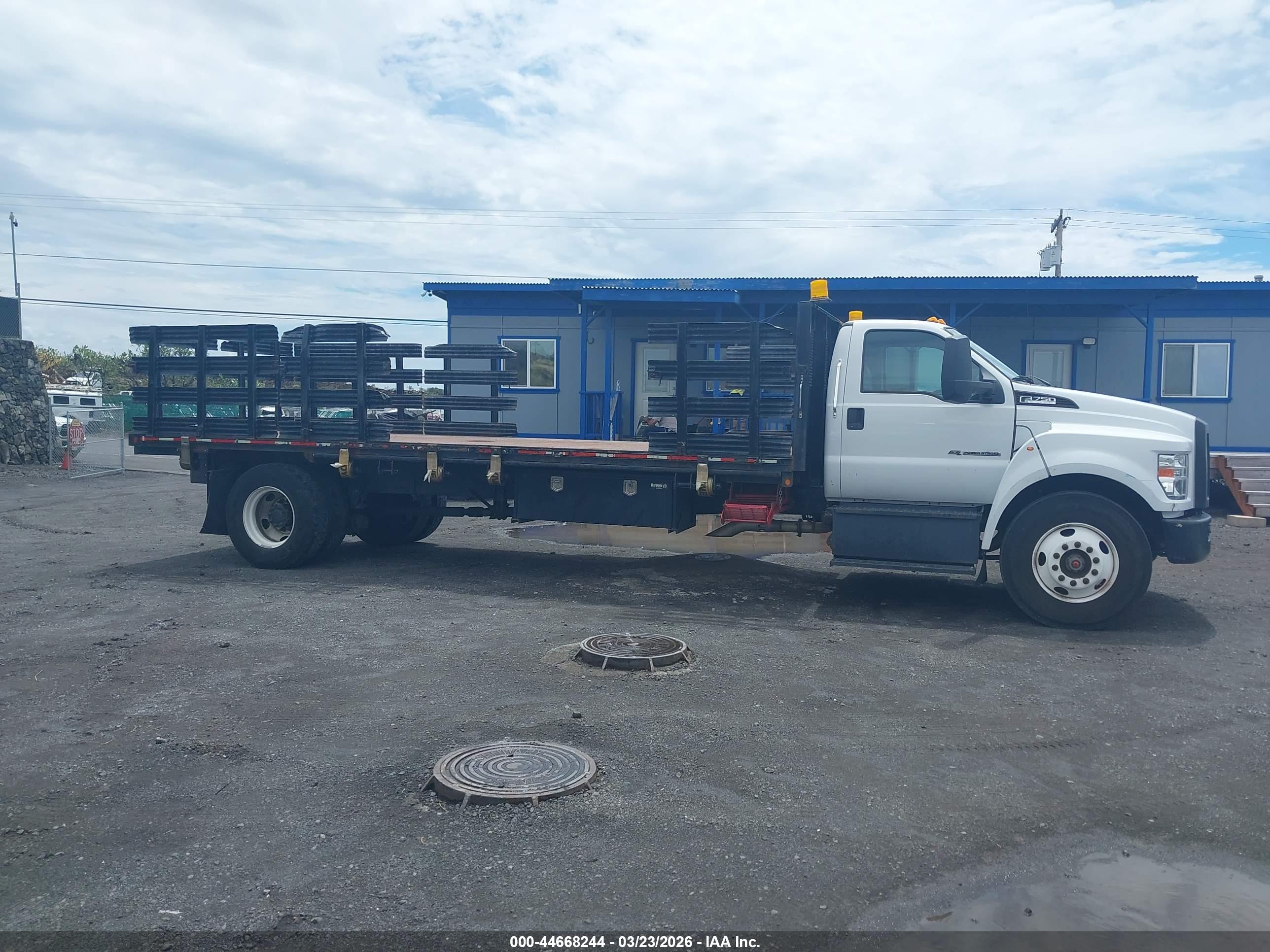 FORD F-750 image 6