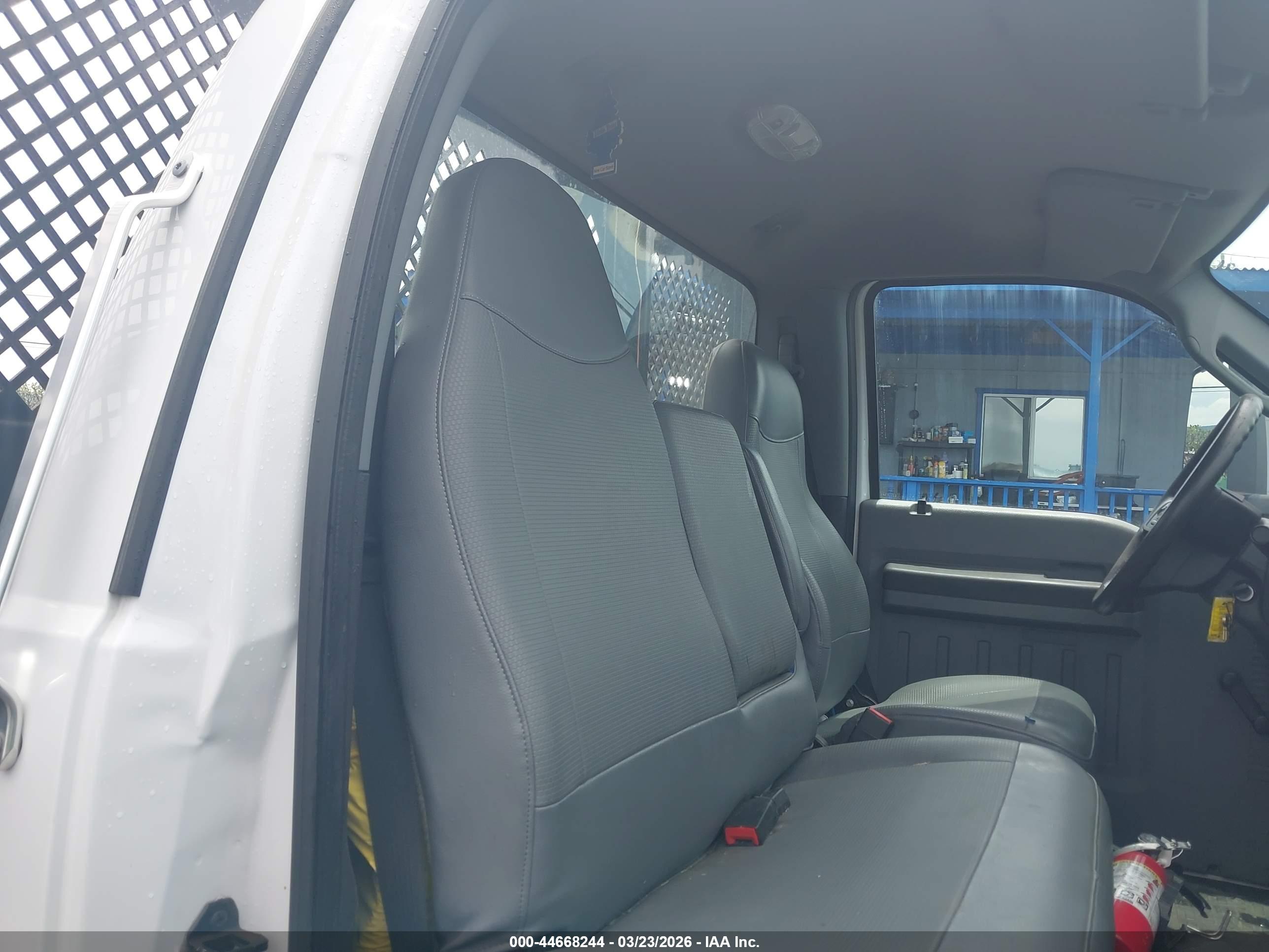 FORD F-750 image 8