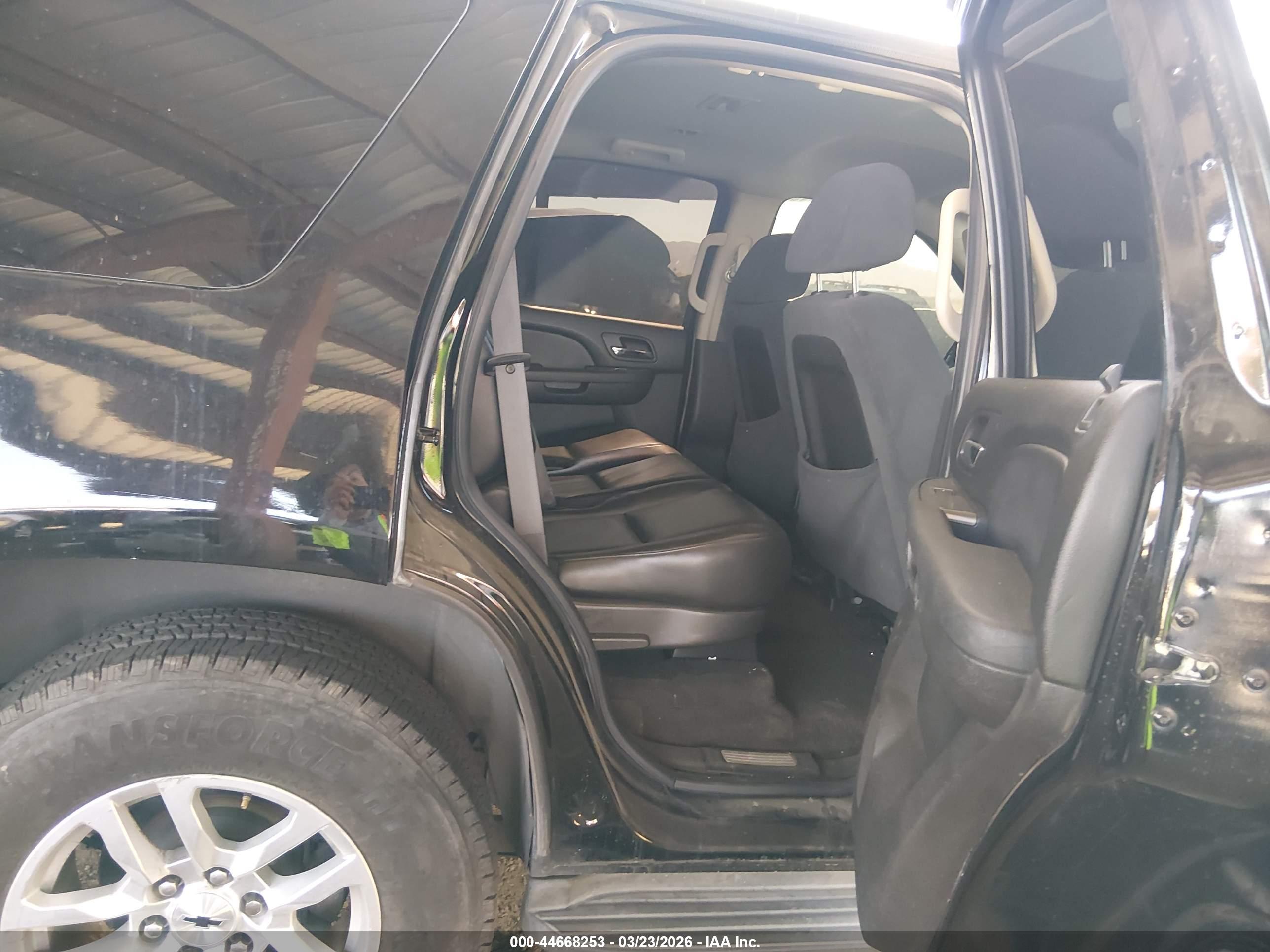 CHEVROLET TAHOE image 8