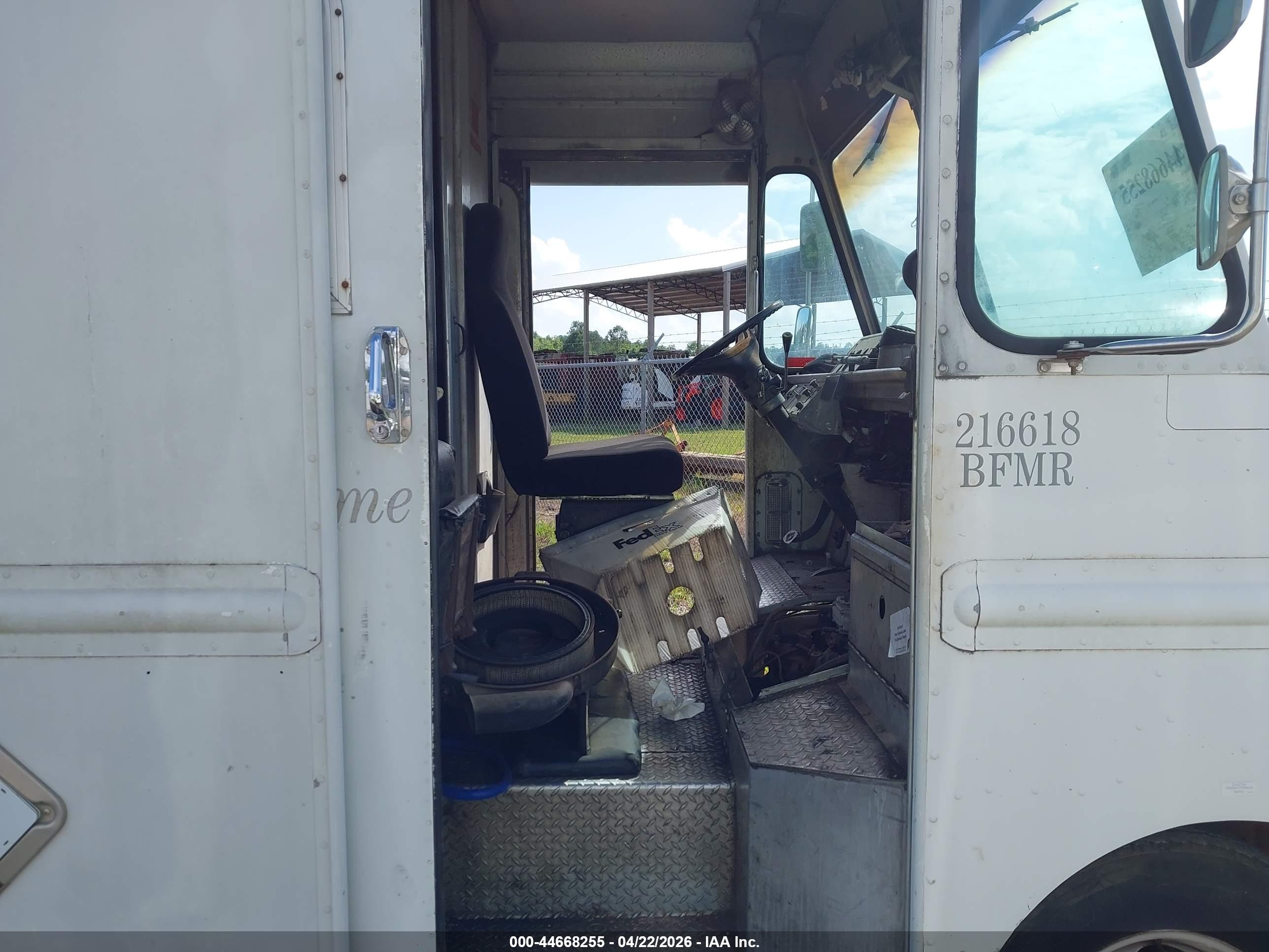 FORD ECONOLINE image 5