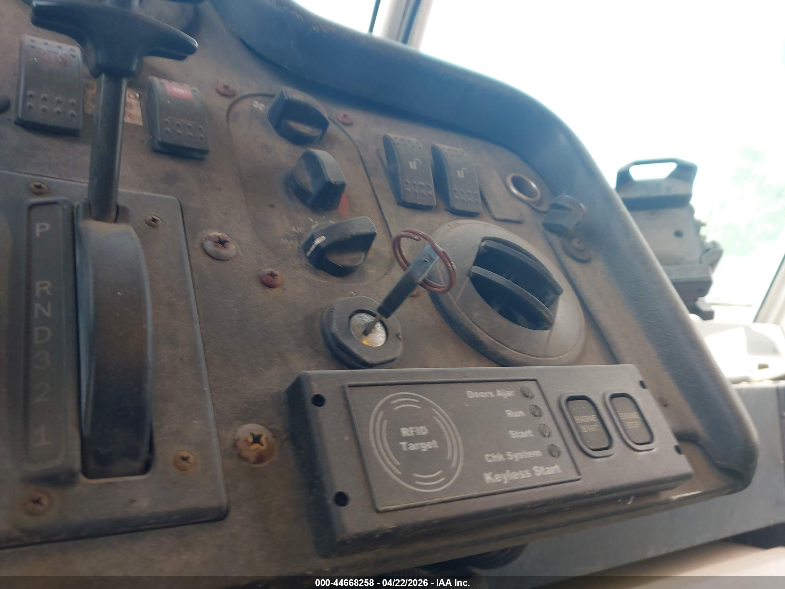 FREIGHTLINER CHASSIS image 11
