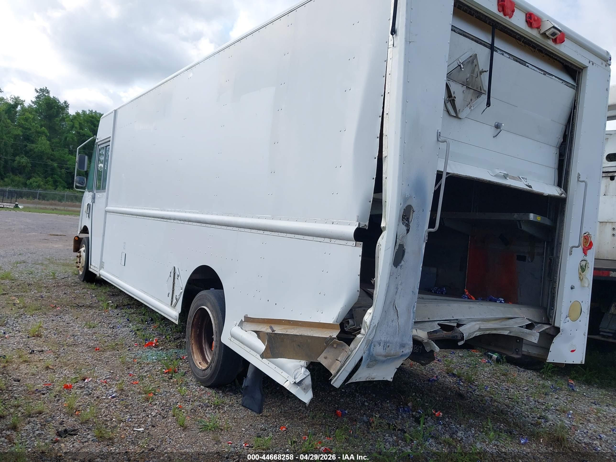 FREIGHTLINER CHASSIS image 3