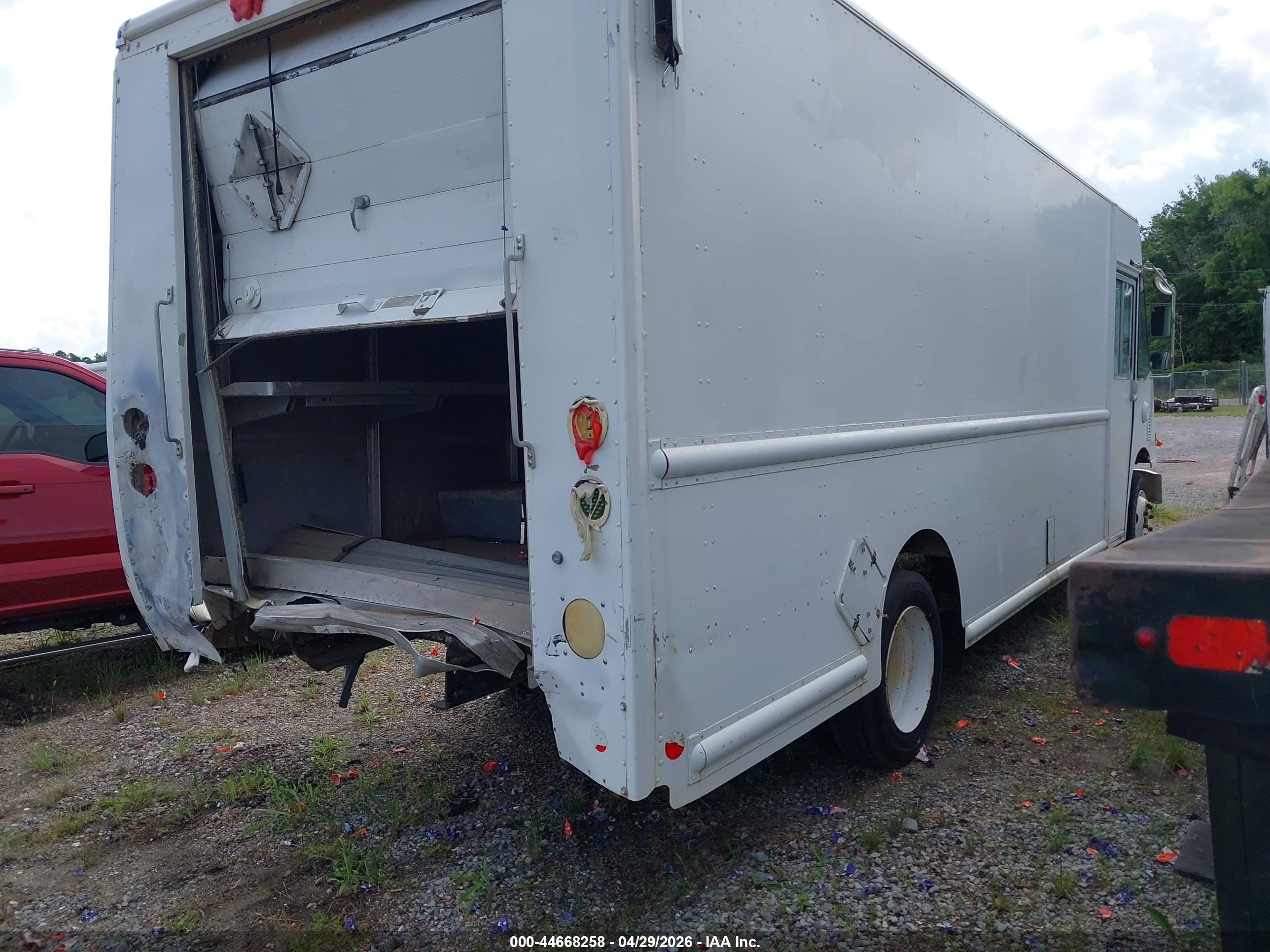 FREIGHTLINER CHASSIS image 4