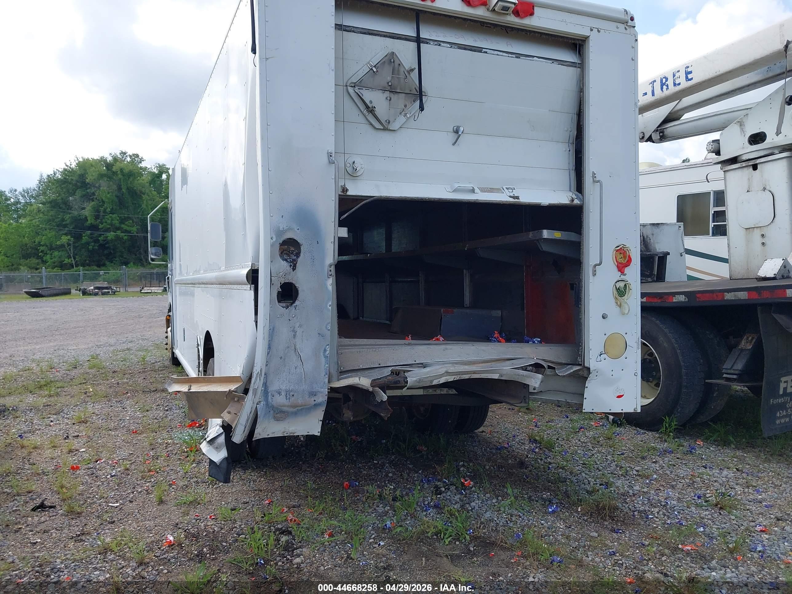 FREIGHTLINER CHASSIS image 6