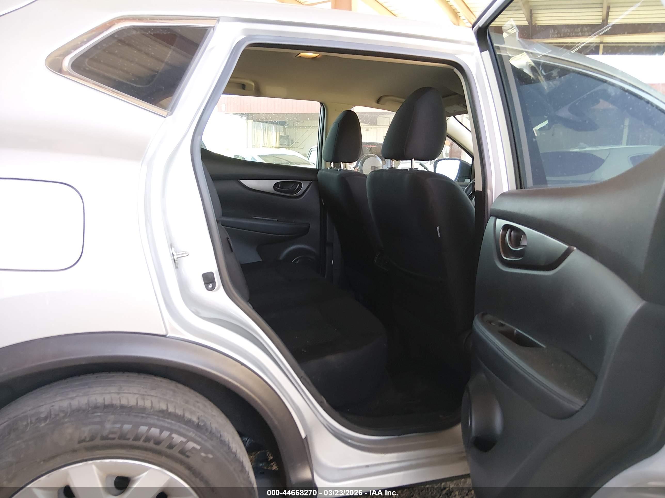 NISSAN ROGUE image 8