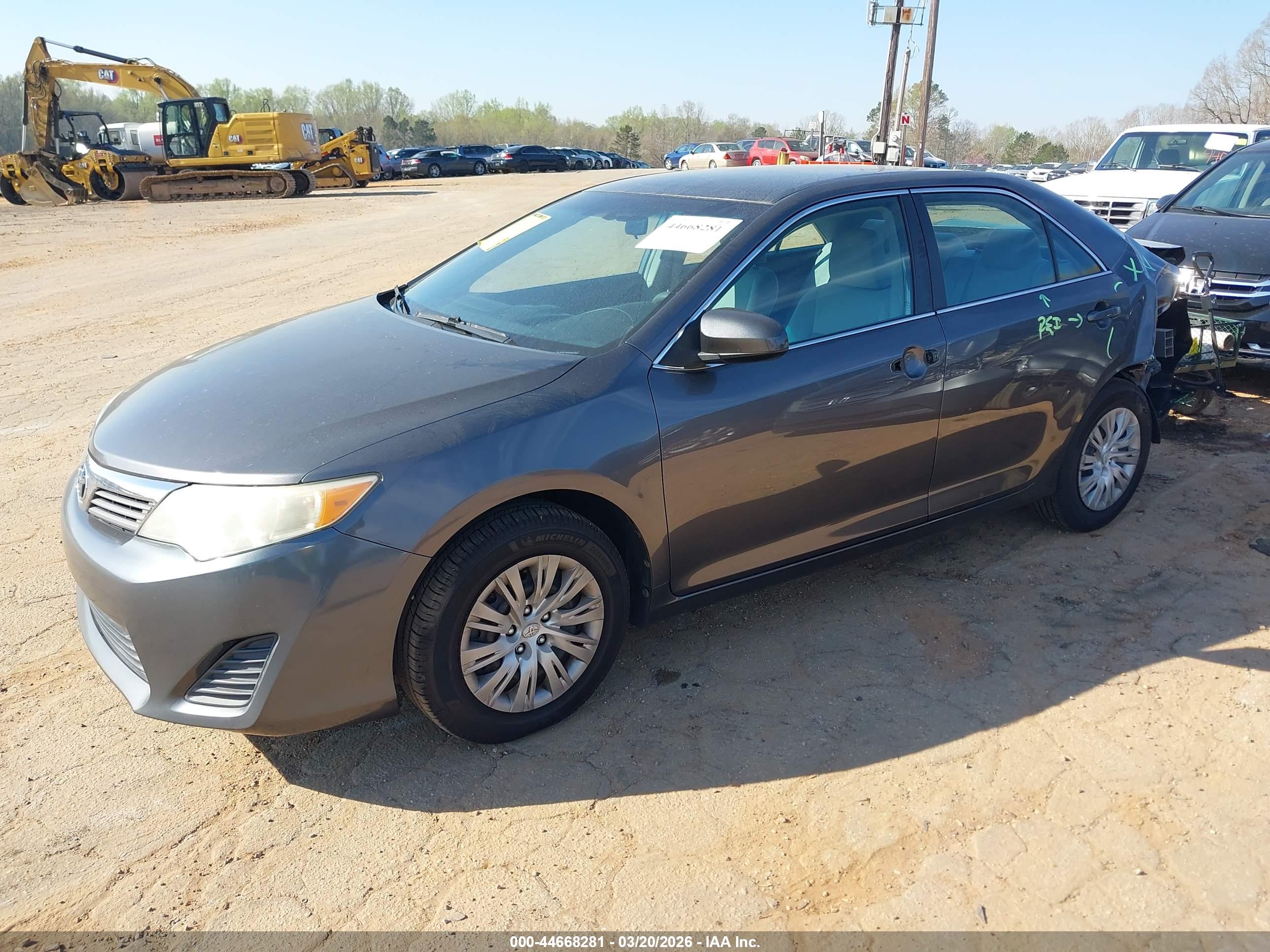 TOYOTA CAMRY image 2