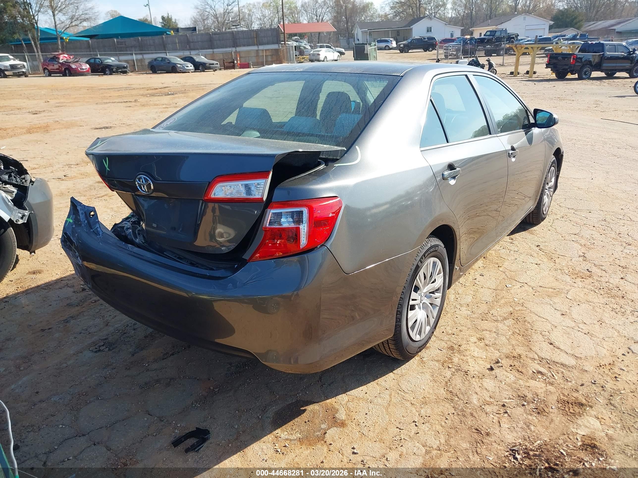 TOYOTA CAMRY image 4