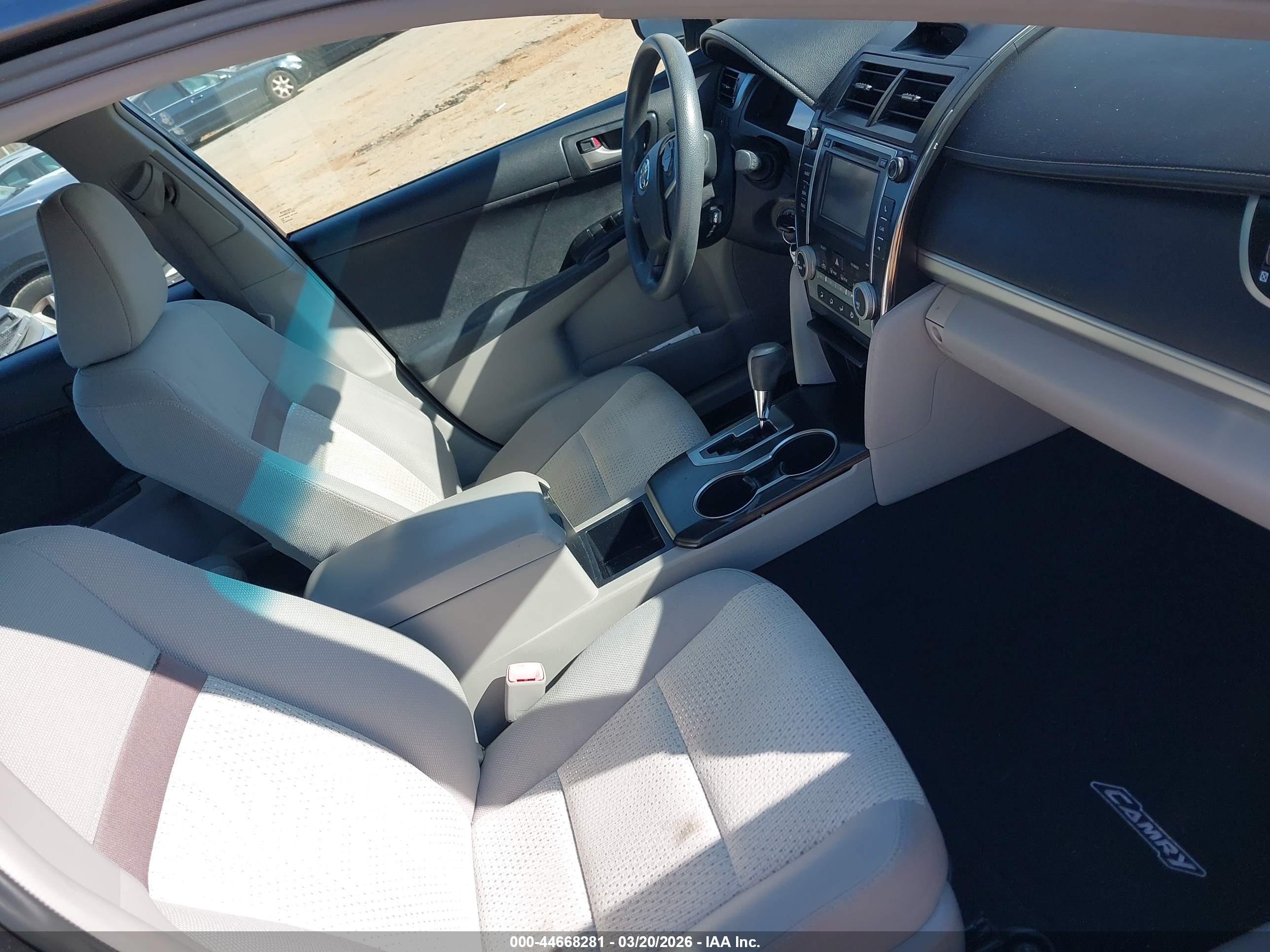 TOYOTA CAMRY image 5