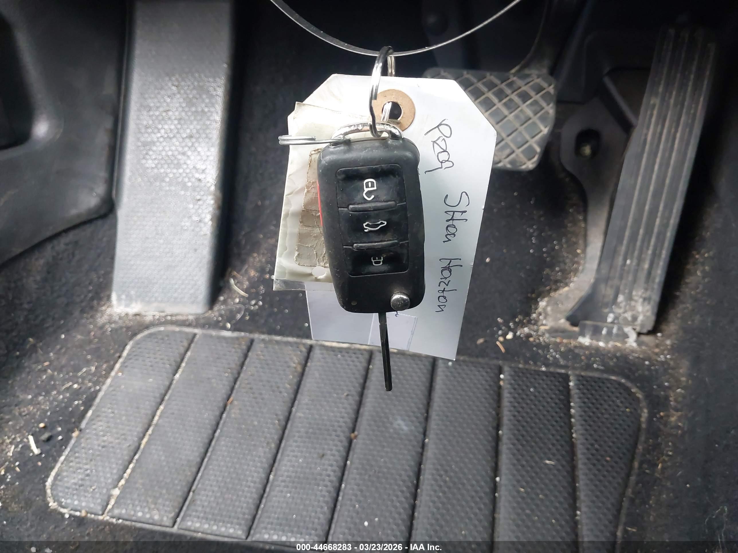 VOLKSWAGEN TIGUAN image 11