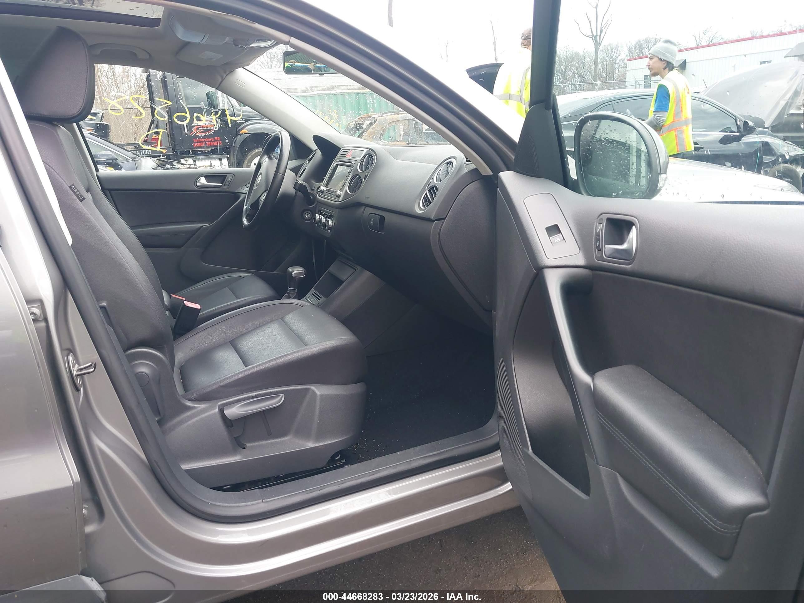 VOLKSWAGEN TIGUAN image 5