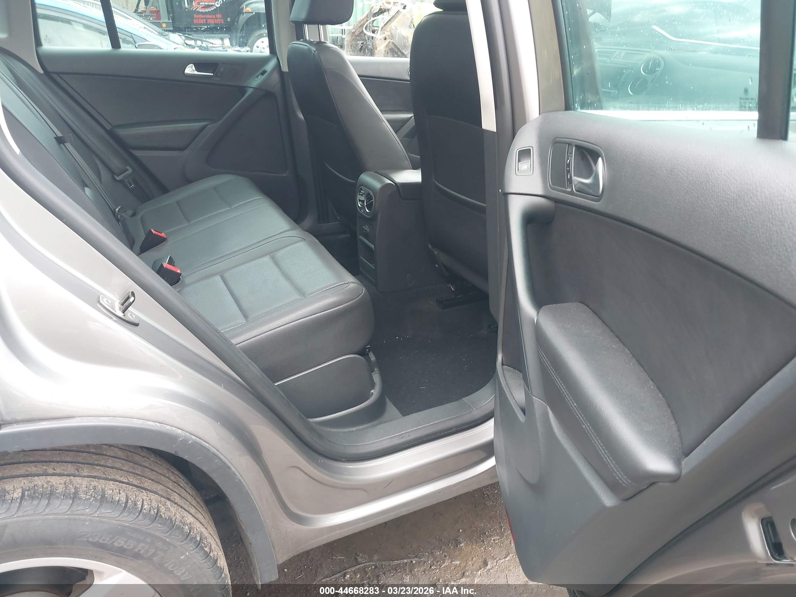 VOLKSWAGEN TIGUAN image 8
