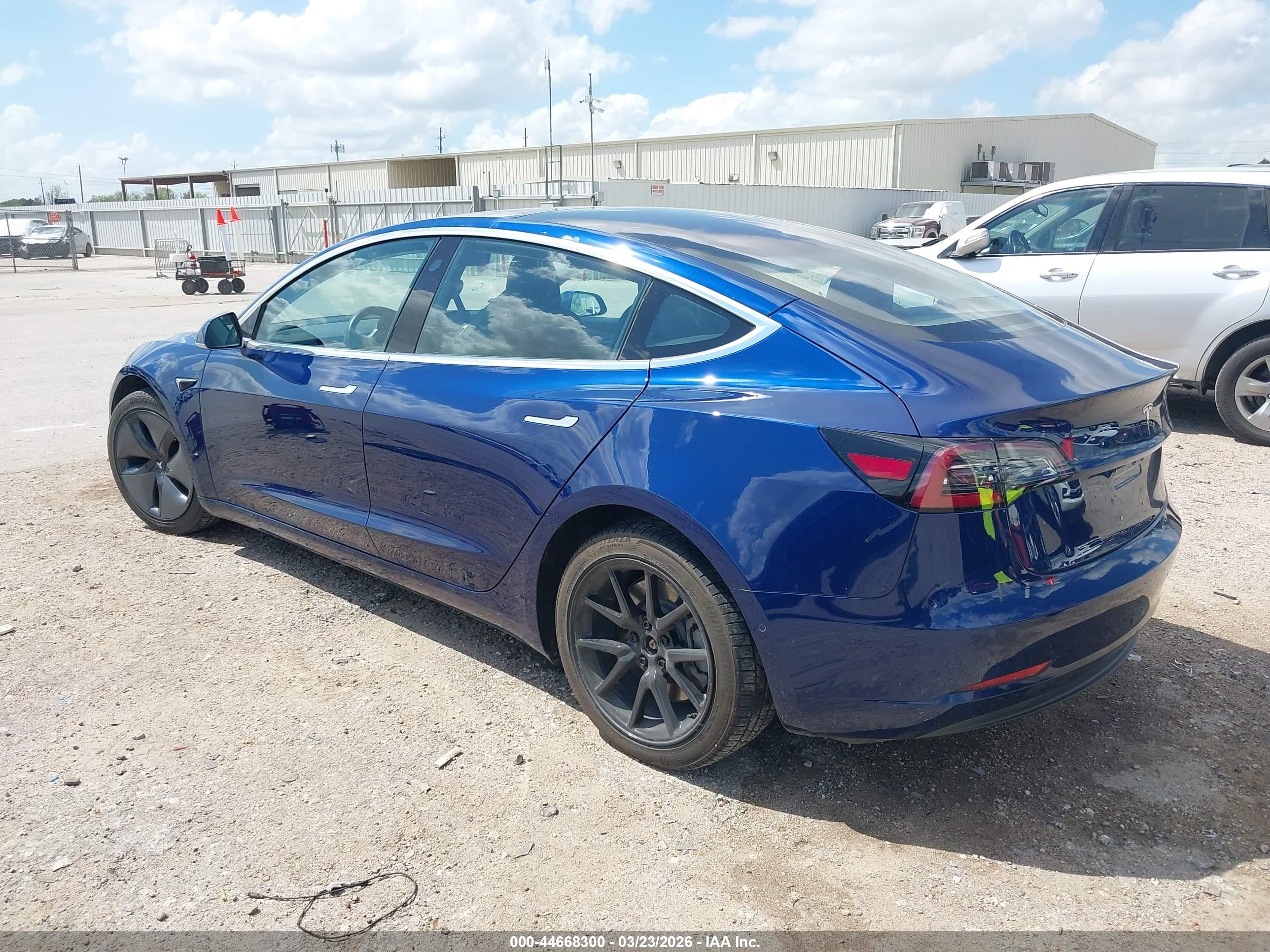 TESLA MODEL image 3