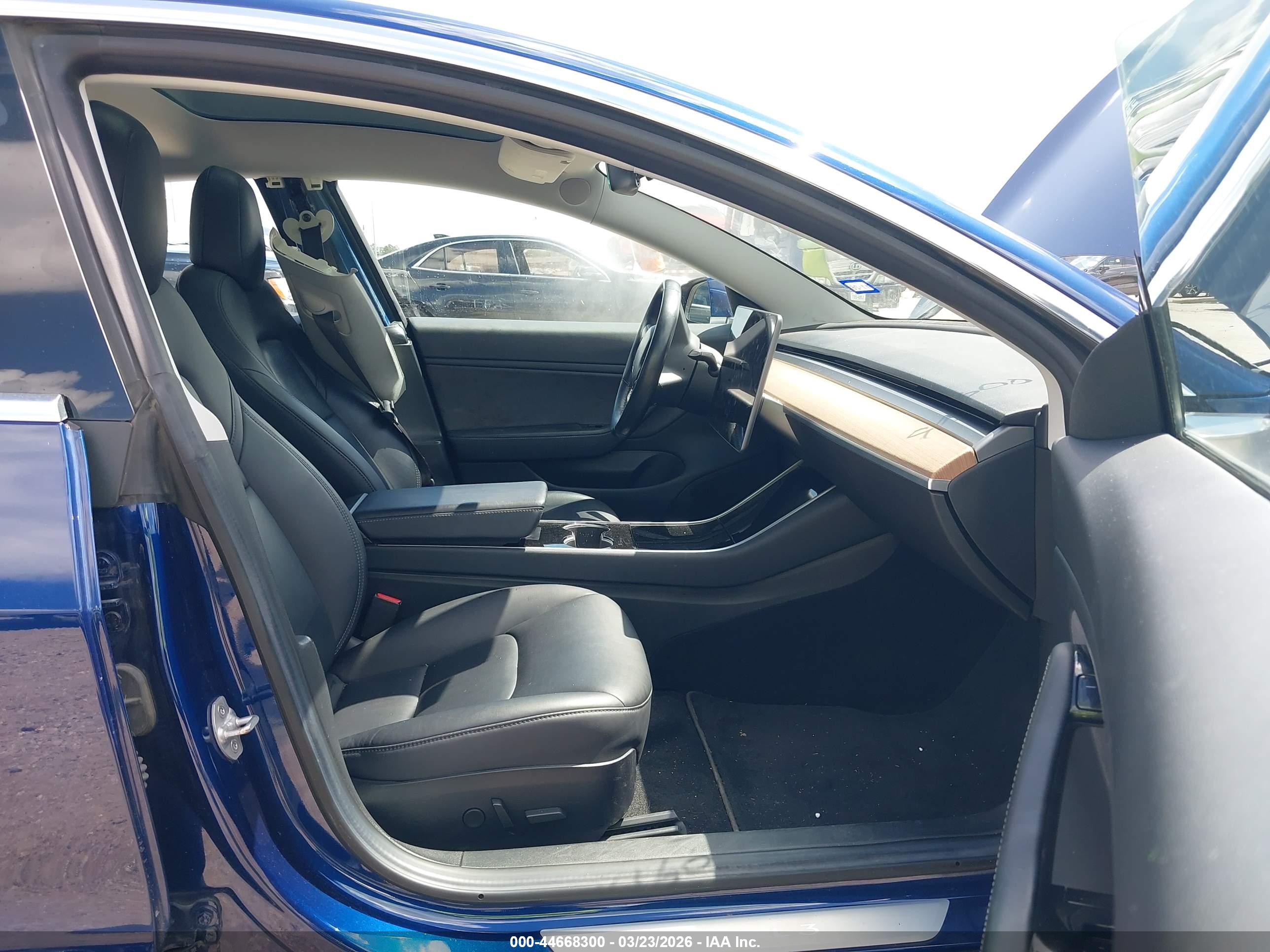 TESLA MODEL image 5
