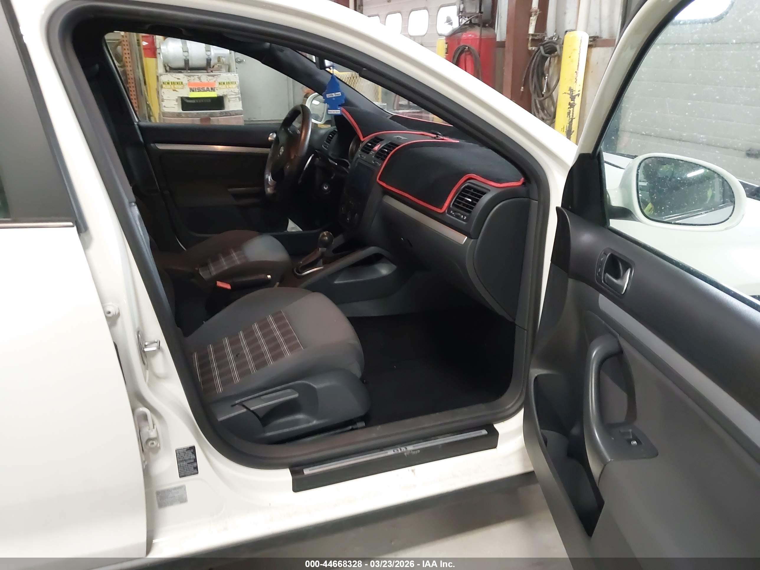 VOLKSWAGEN JETTA image 5