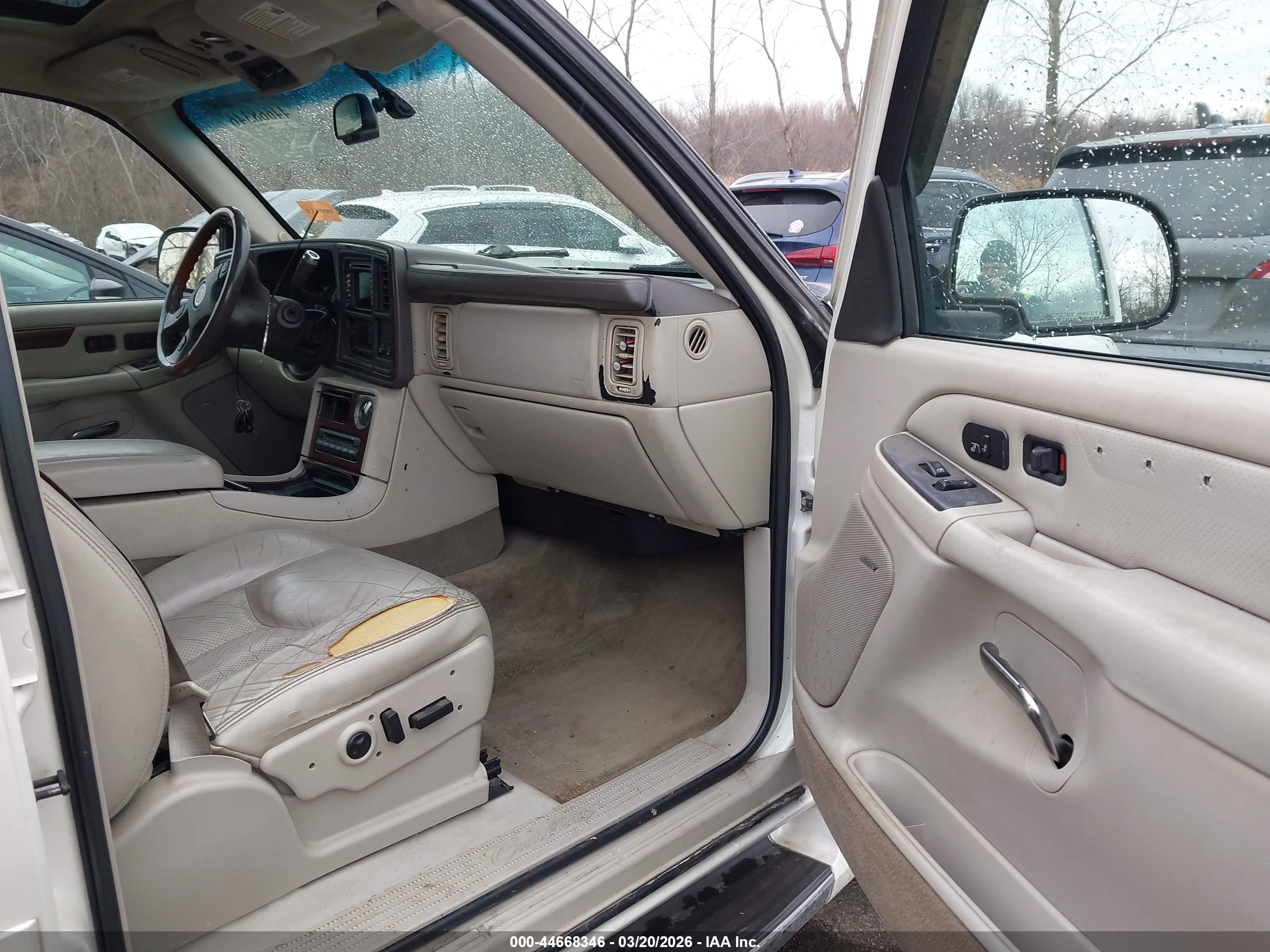 CADILLAC ESCALADE image 5