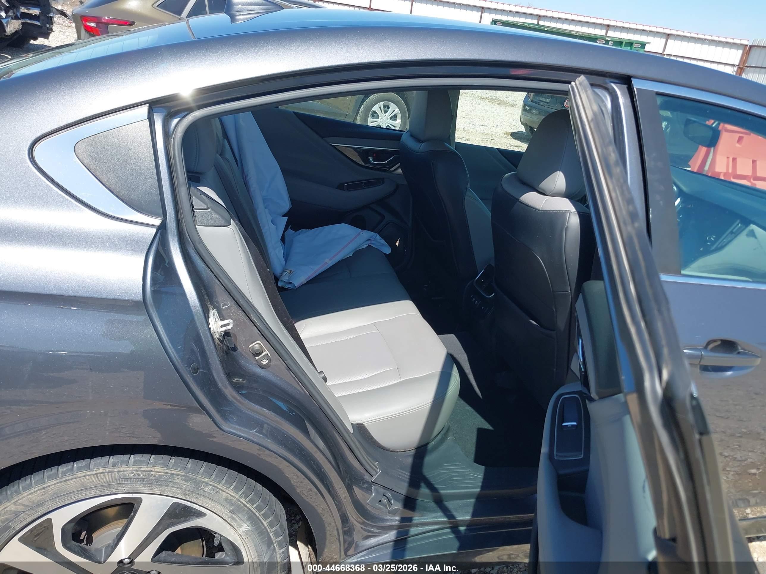 SUBARU LEGACY image 8