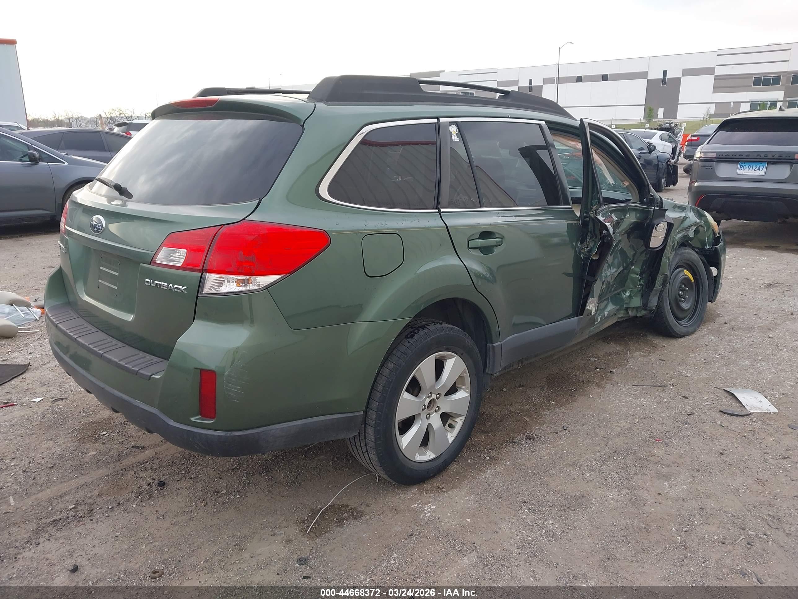SUBARU OUTBACK image 4