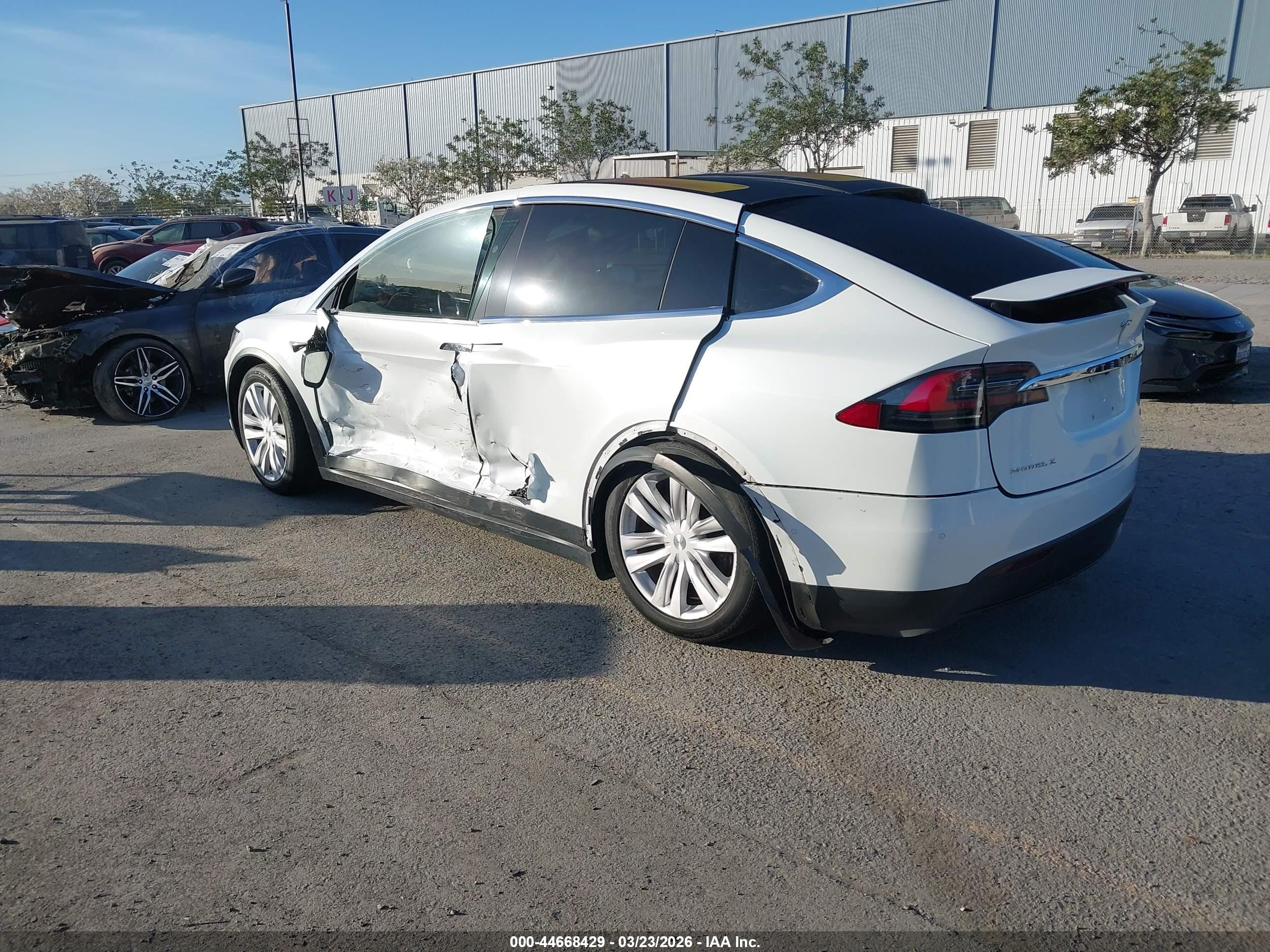 TESLA MODEL image 3