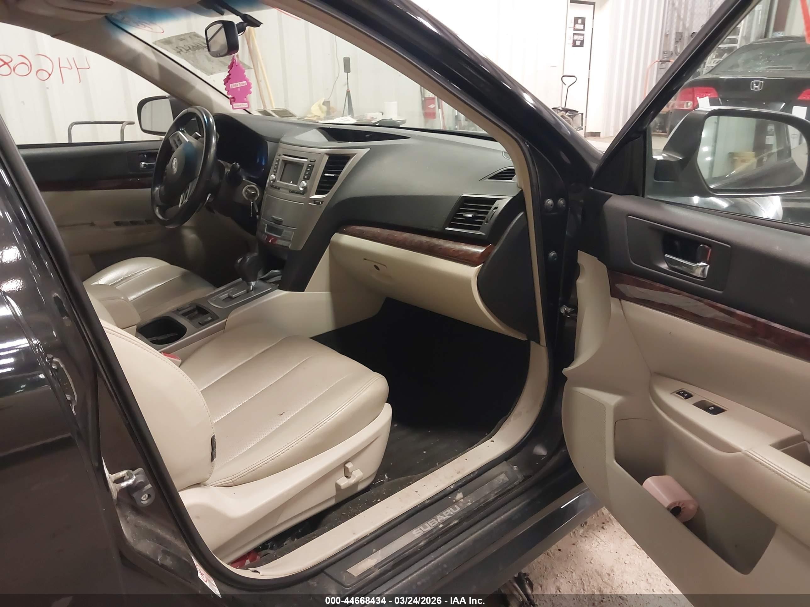 SUBARU LEGACY image 5