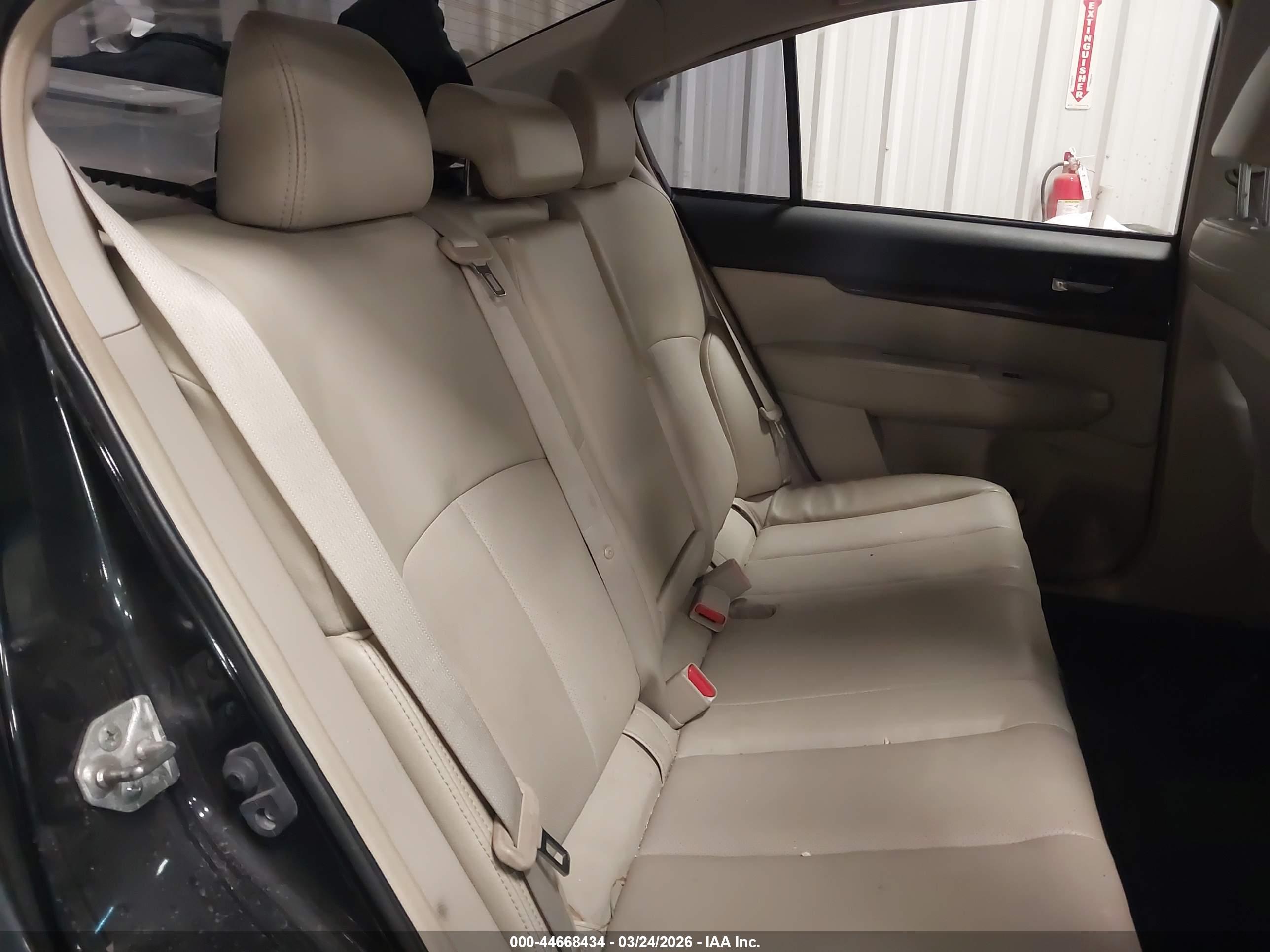 SUBARU LEGACY image 8