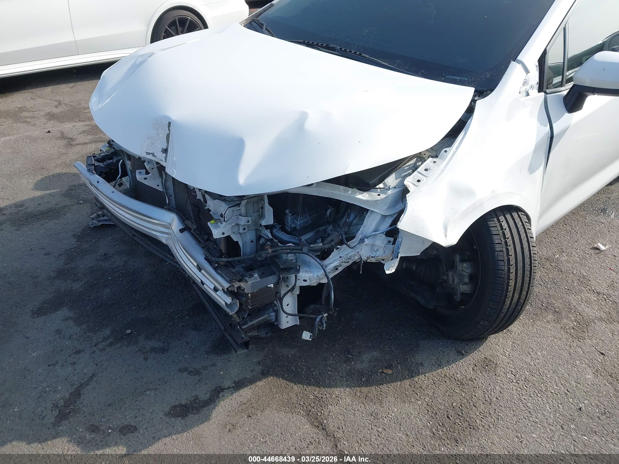 TOYOTA COROLLA image 6