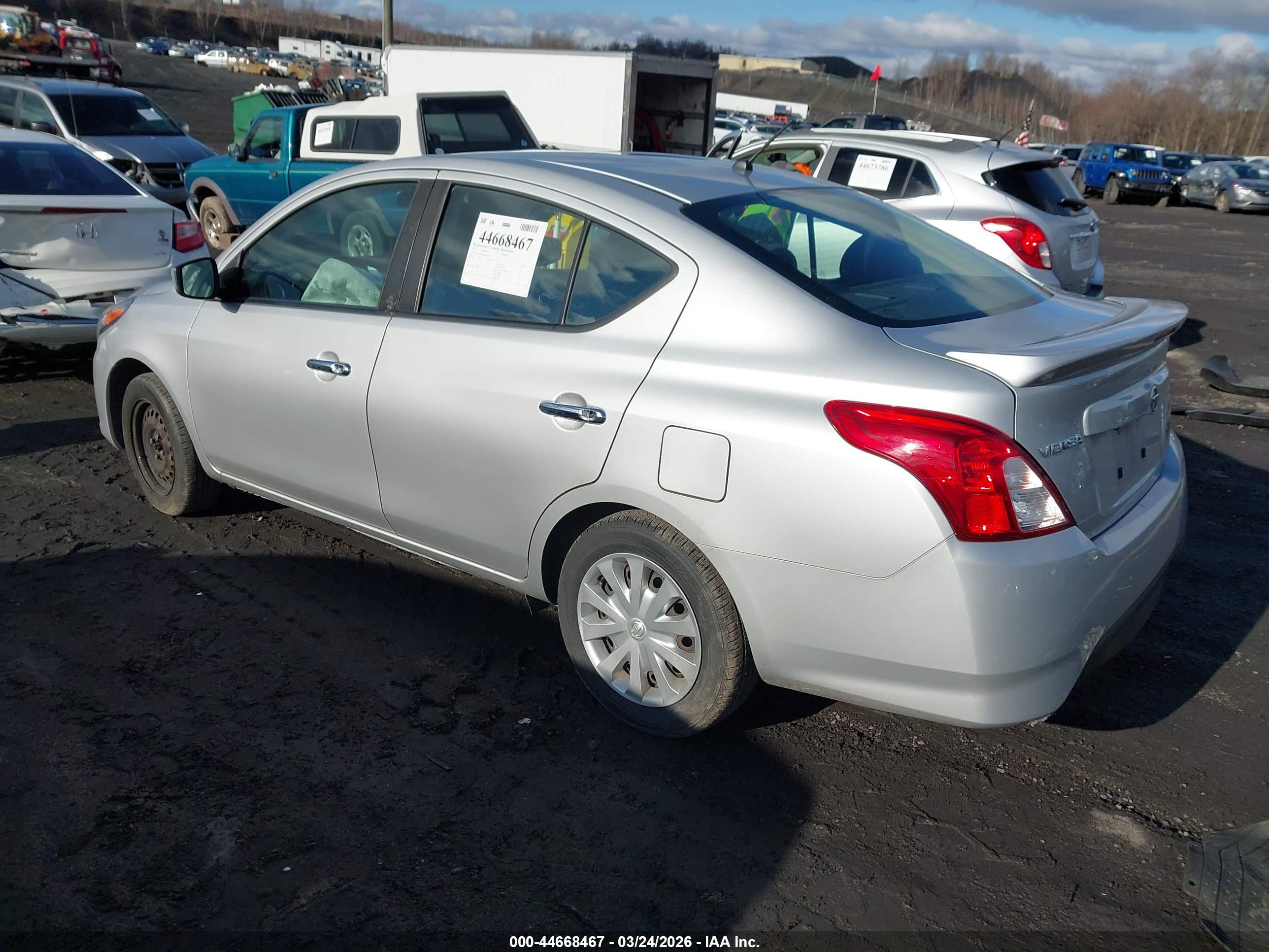 NISSAN VERSA image 3