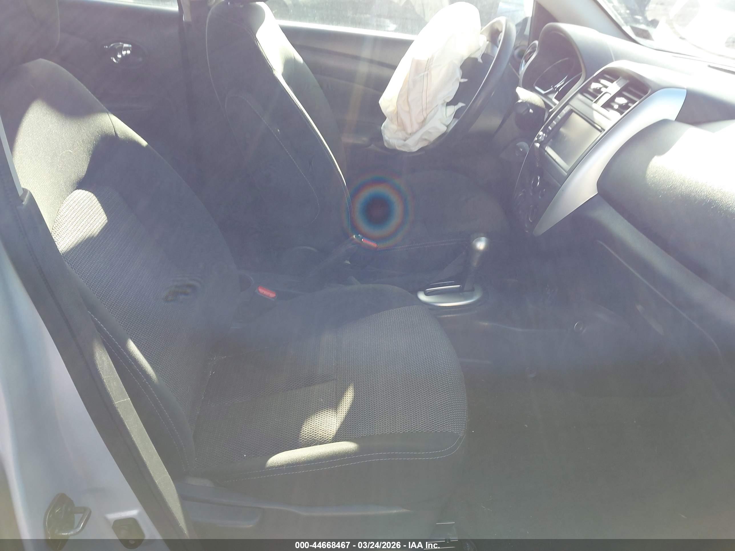 NISSAN VERSA image 5