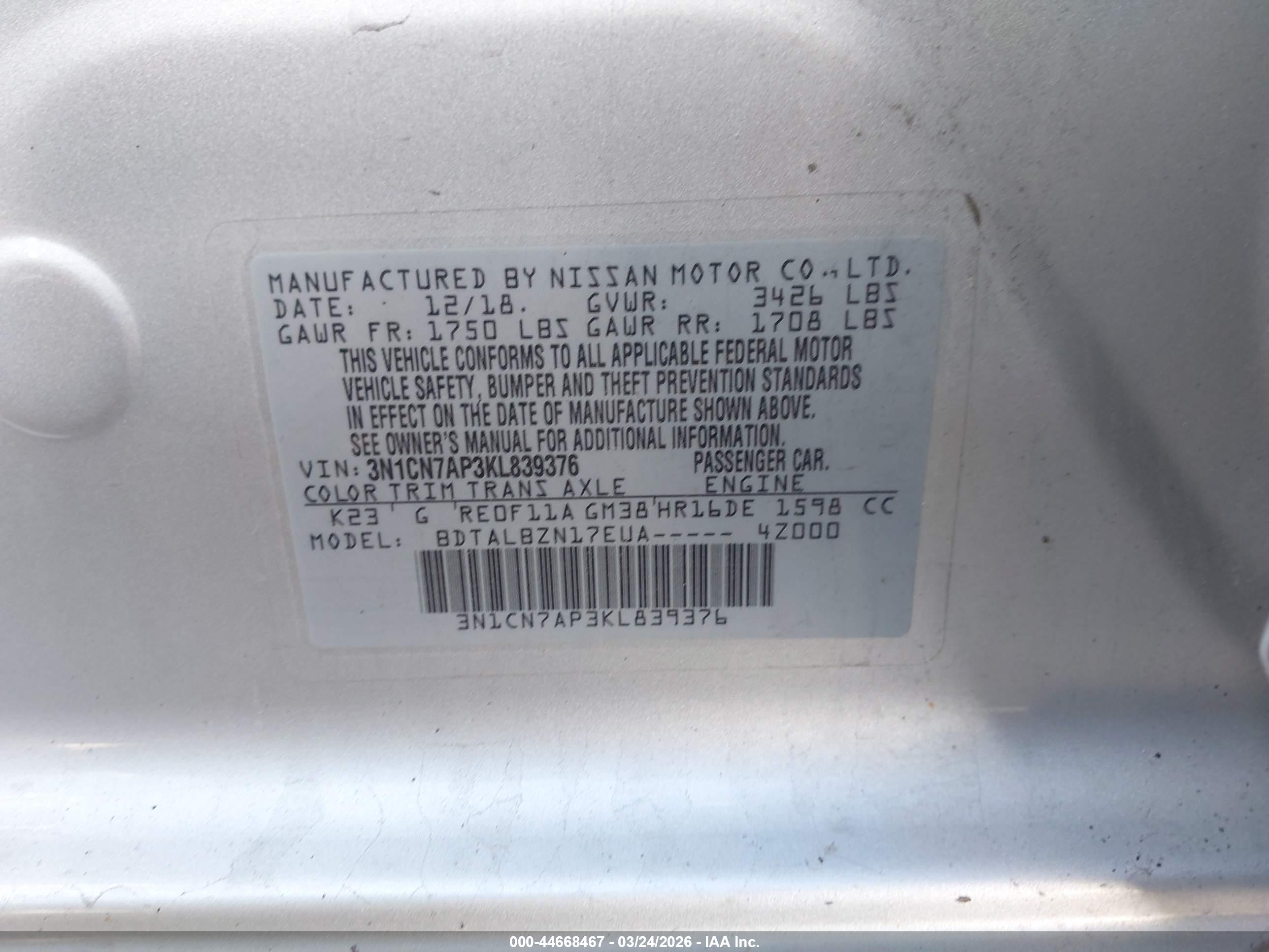NISSAN VERSA image 9
