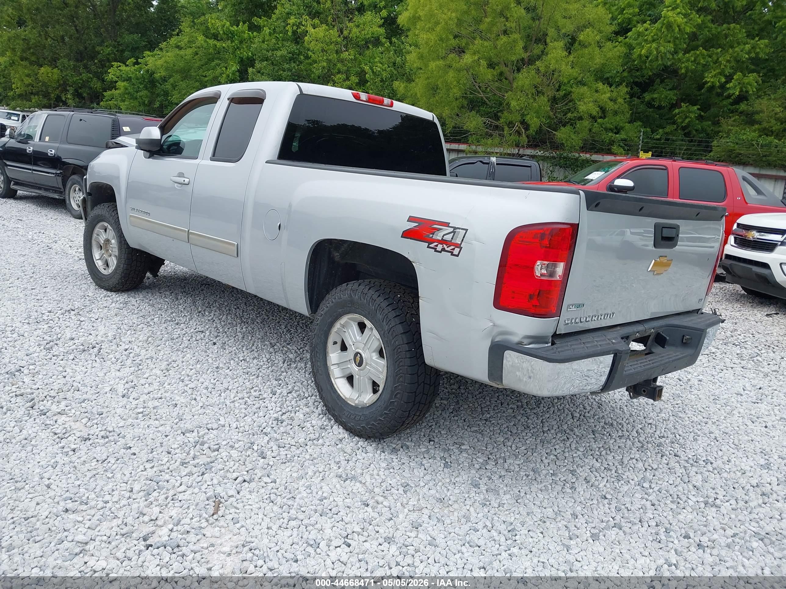 CHEVROLET SILVERADO image 3