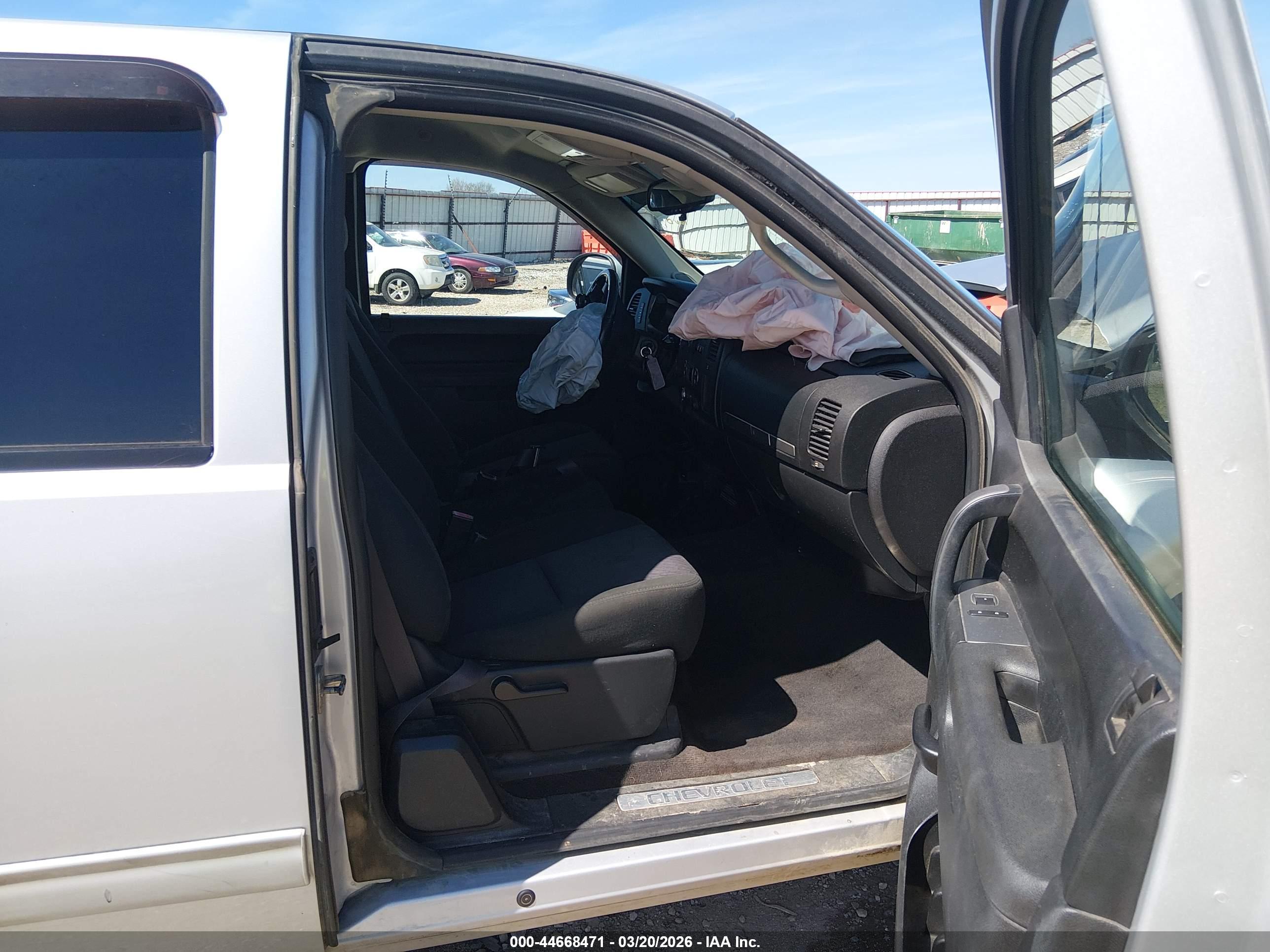 CHEVROLET SILVERADO image 5