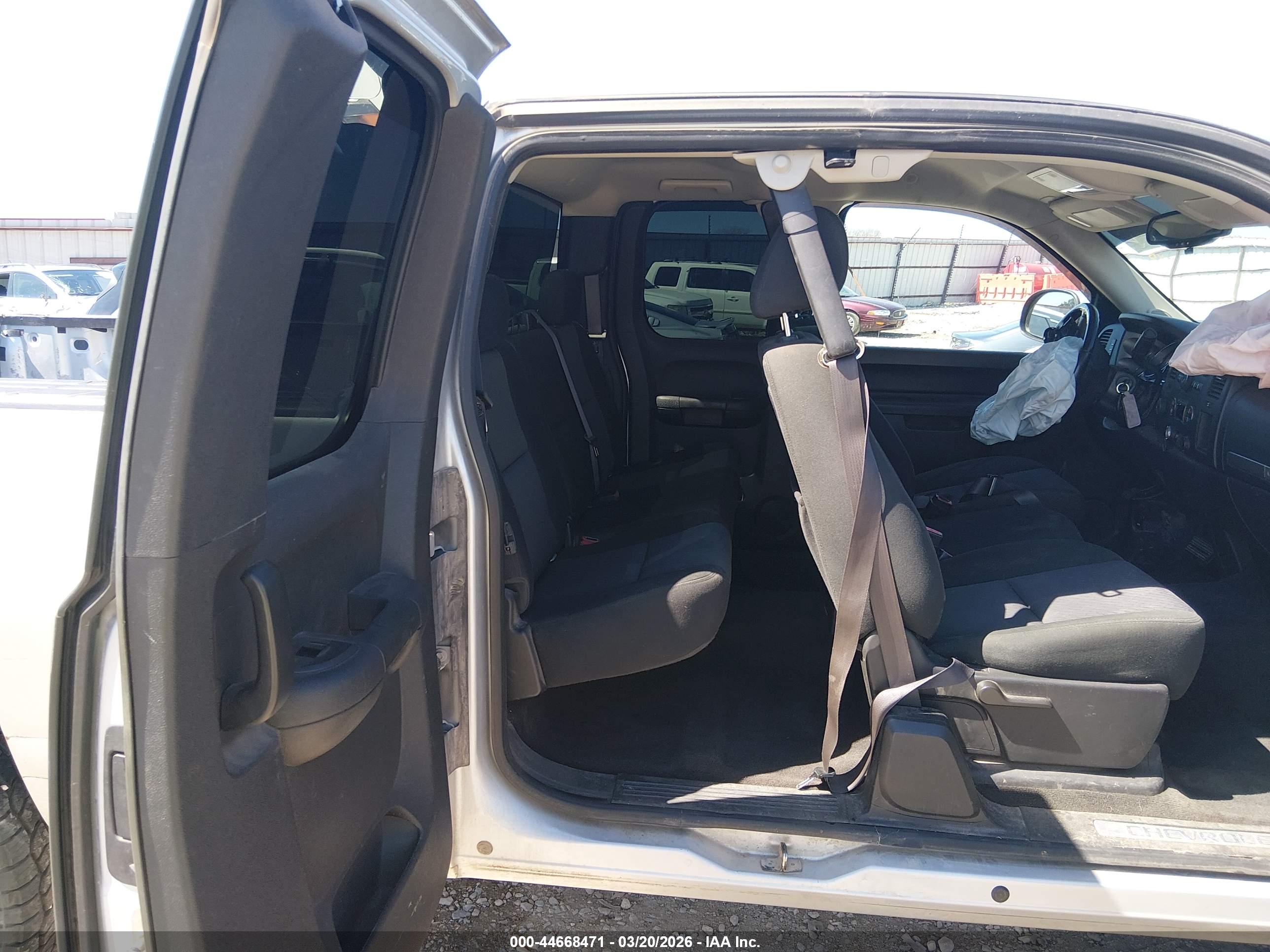 CHEVROLET SILVERADO image 8