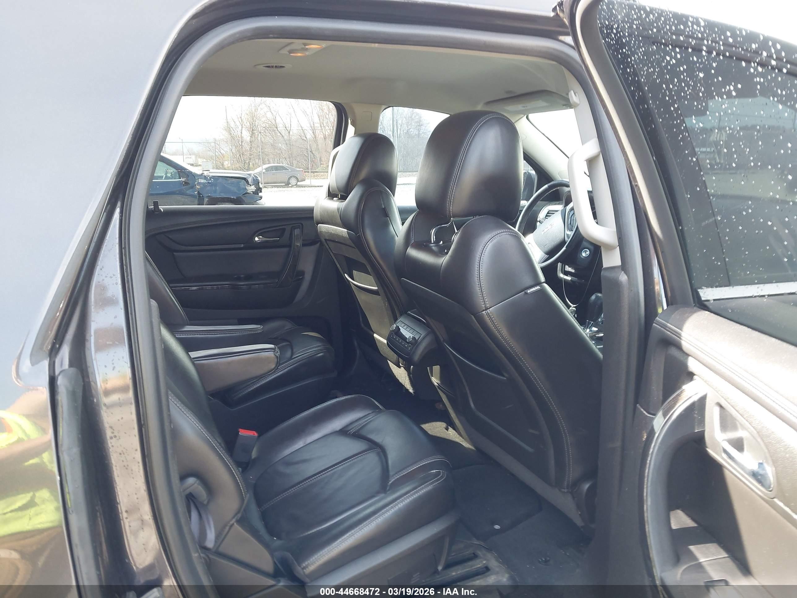 GMC ACADIA image 8
