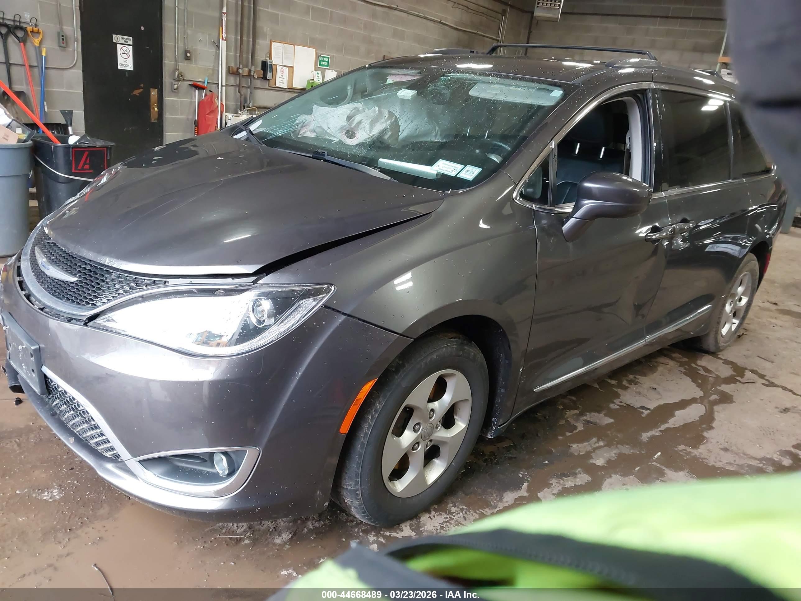 CHRYSLER PACIFICA image 2