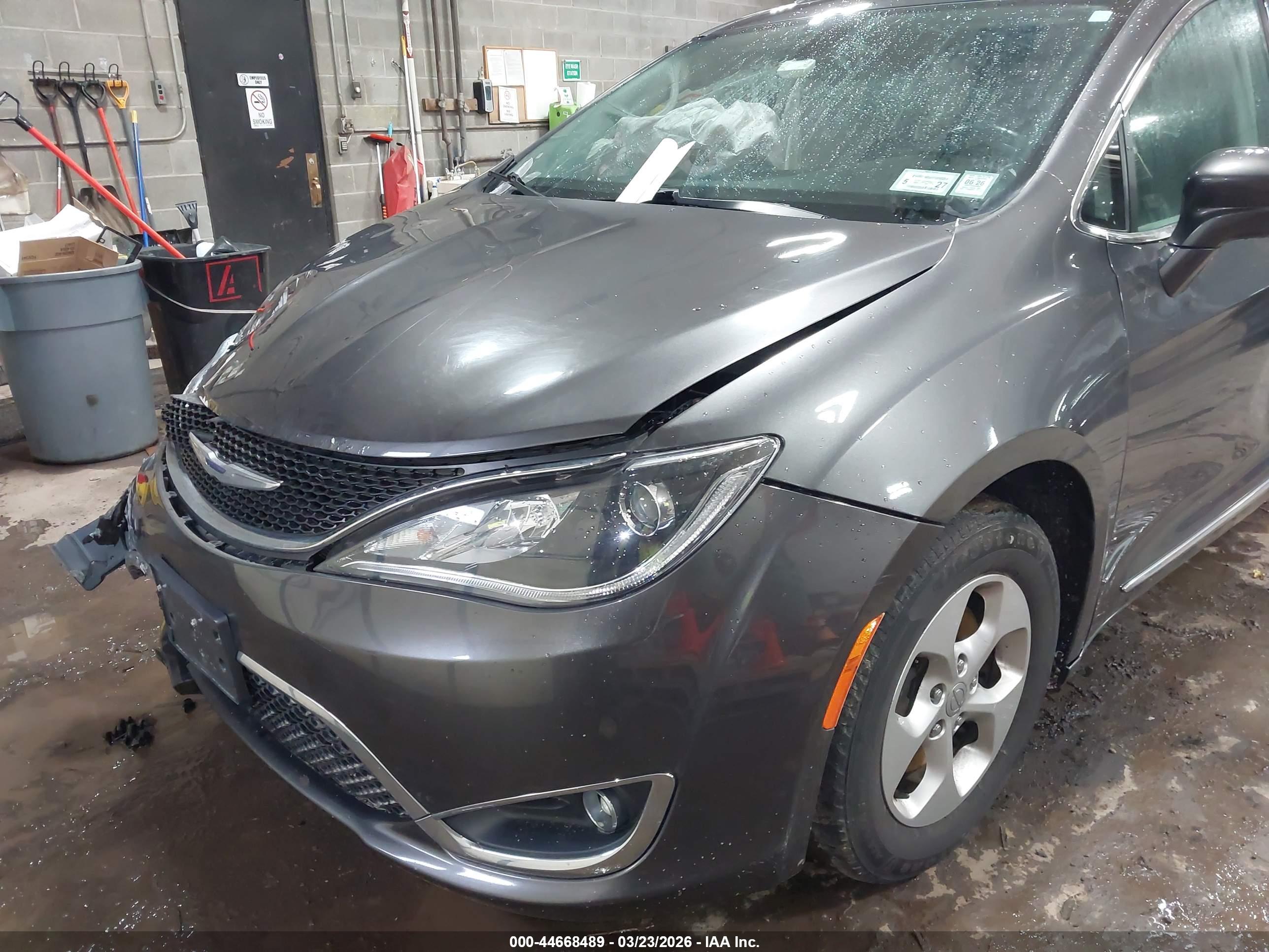 CHRYSLER PACIFICA image 6