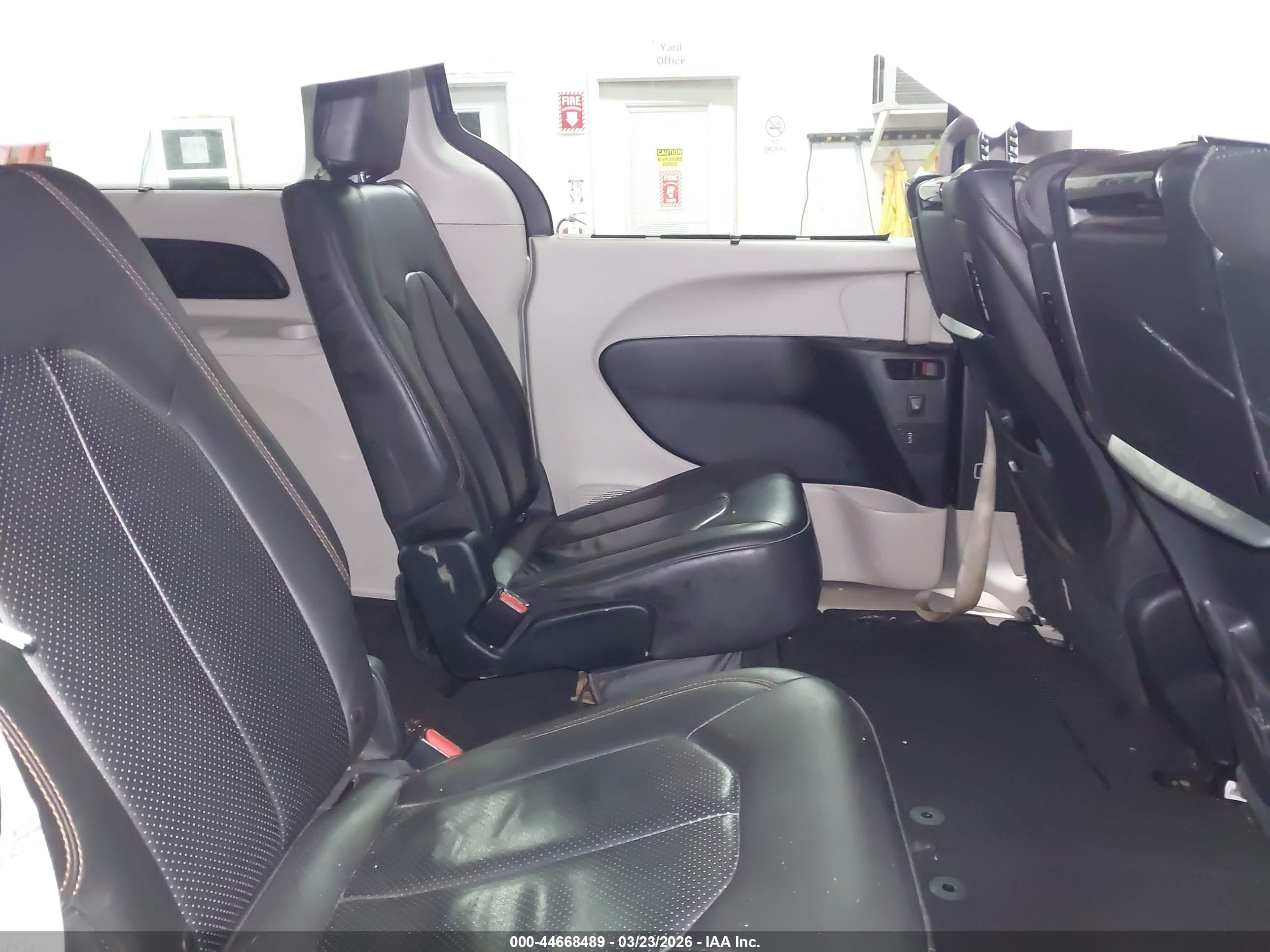 CHRYSLER PACIFICA image 8