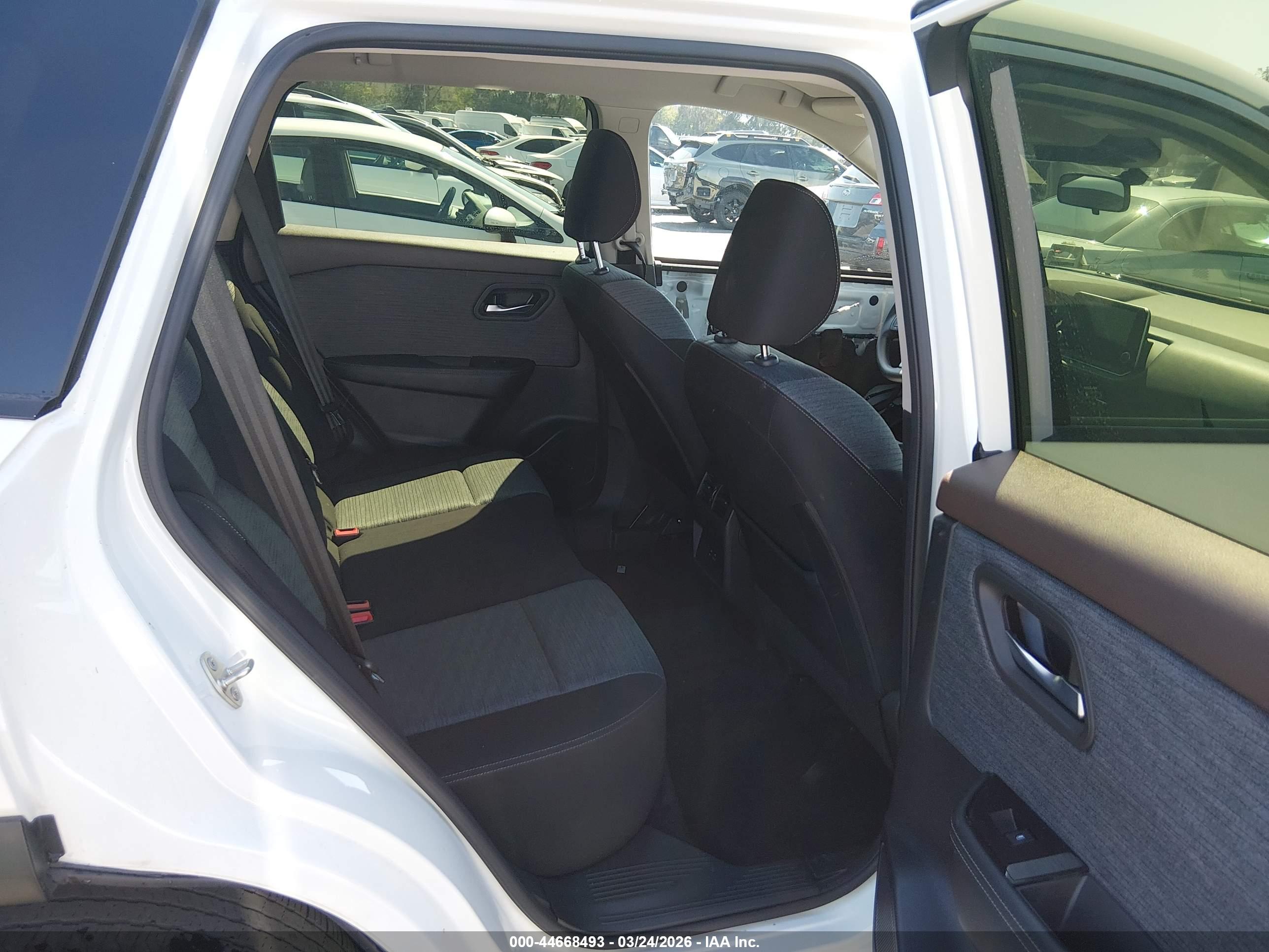 NISSAN ROGUE image 8