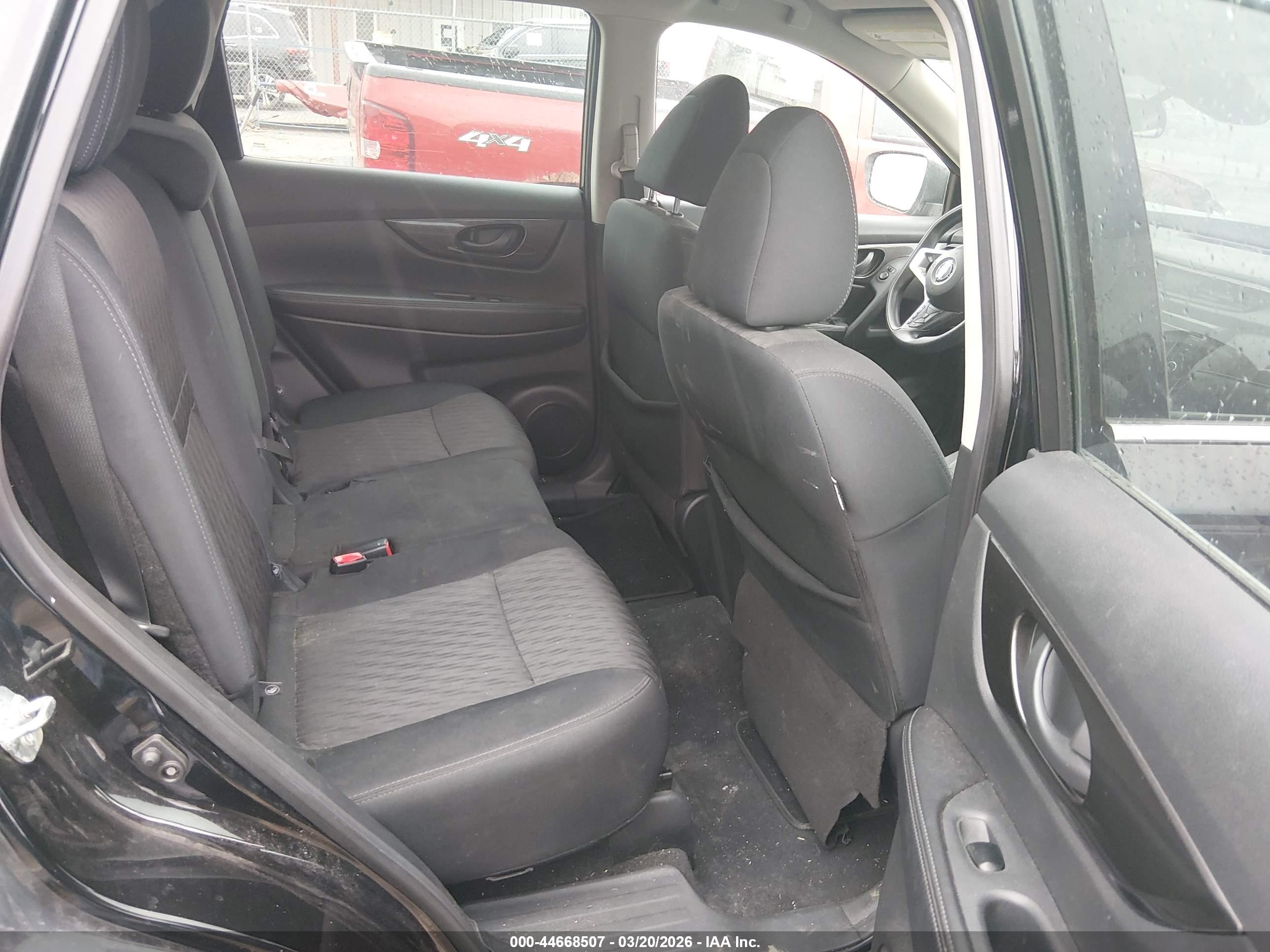 NISSAN ROGUE image 8