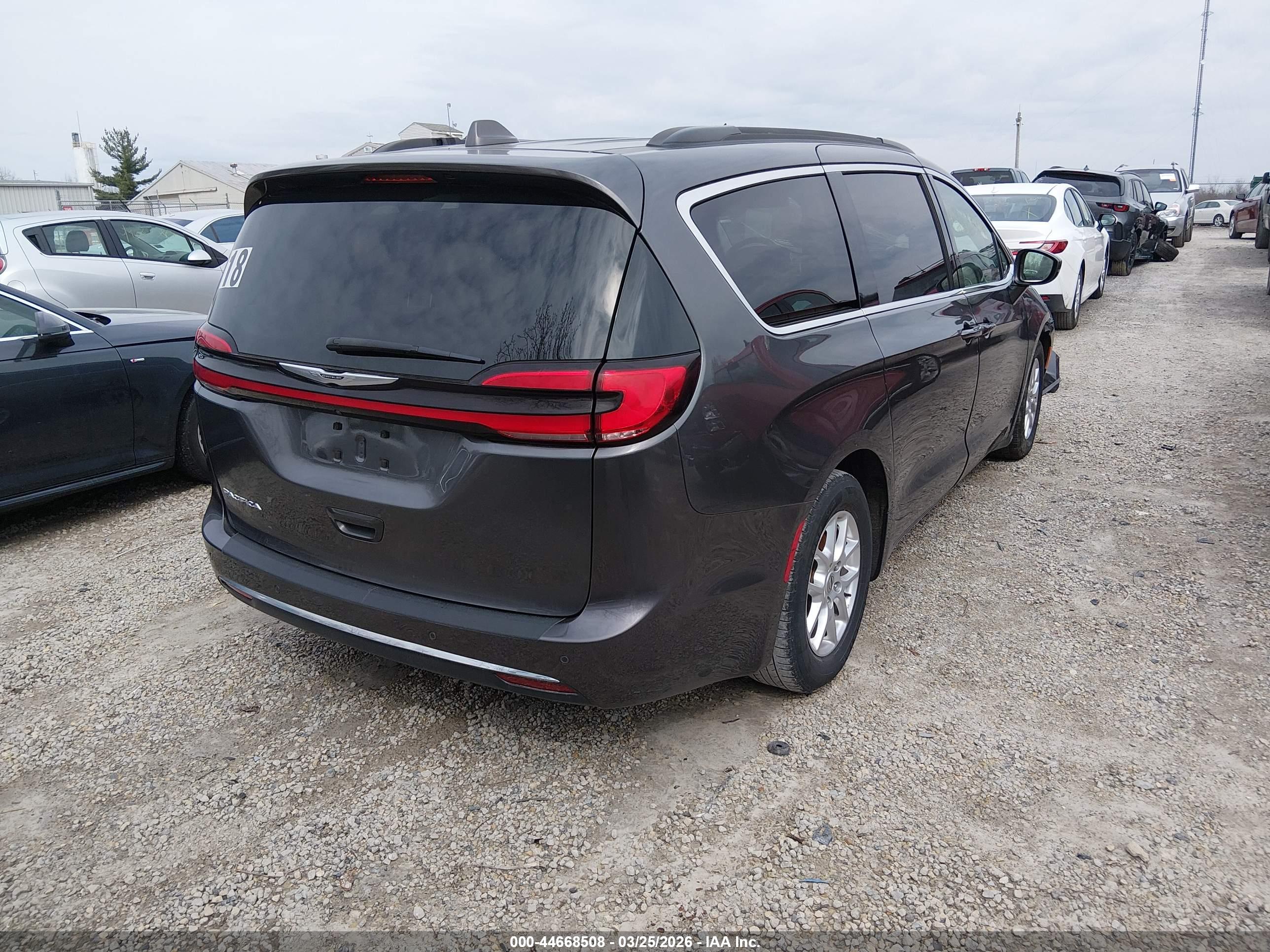 CHRYSLER PACIFICA image 4