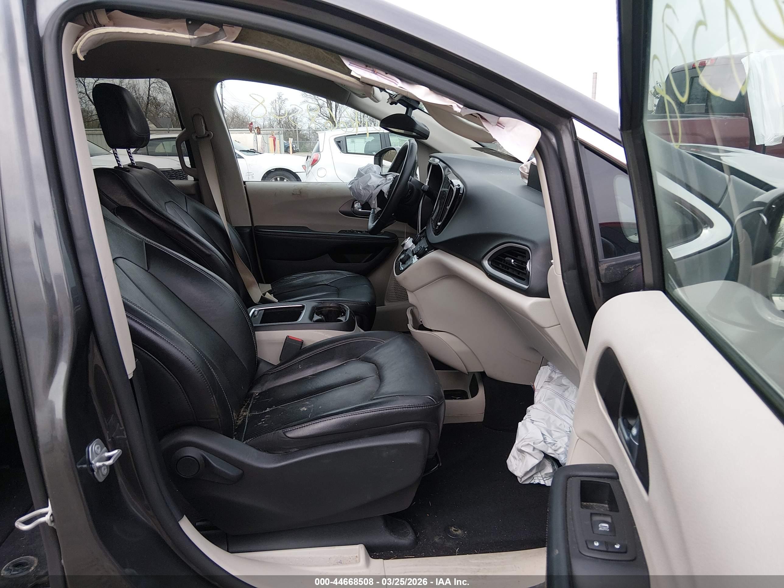 CHRYSLER PACIFICA image 5