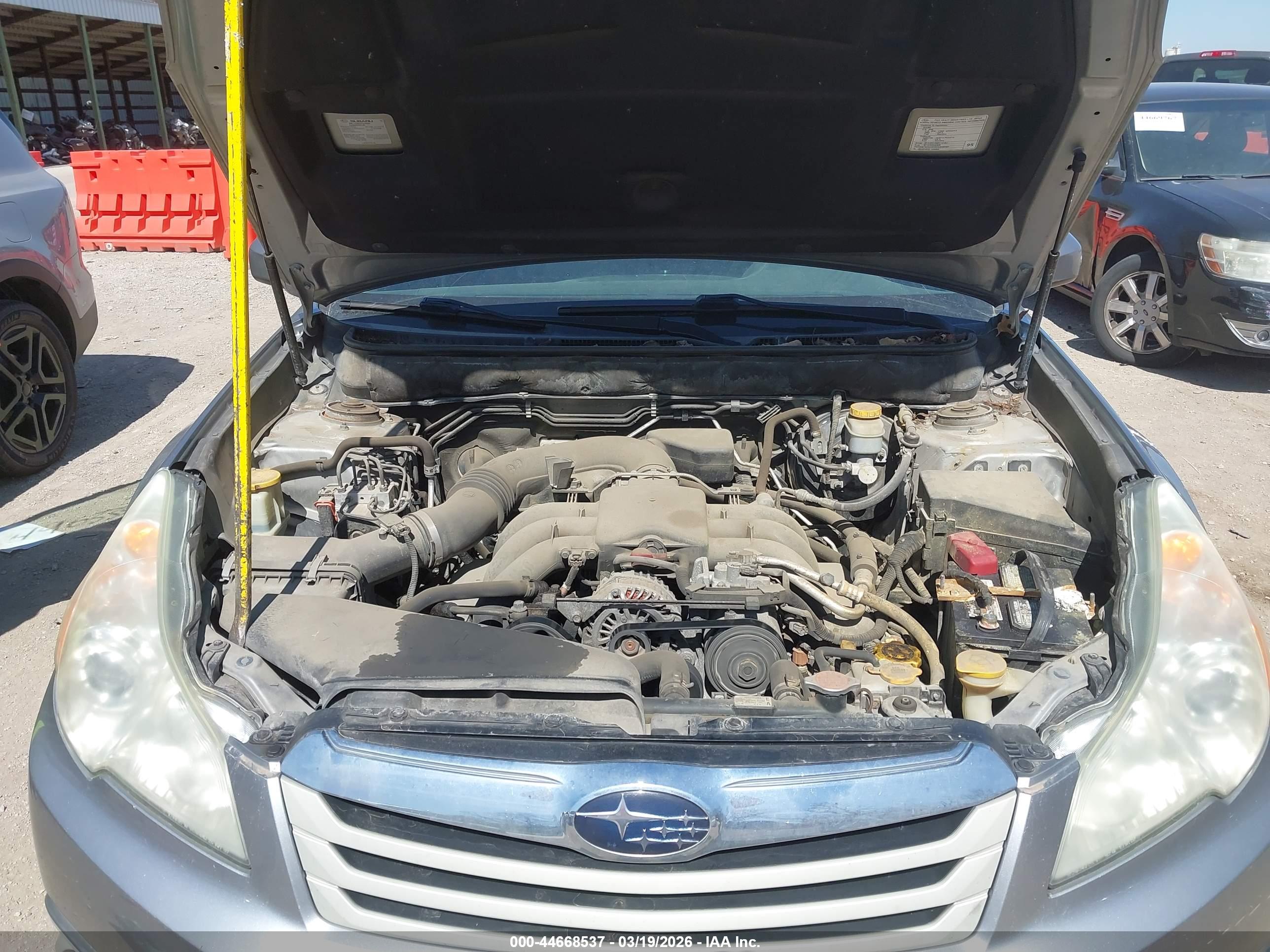 SUBARU OUTBACK image 10