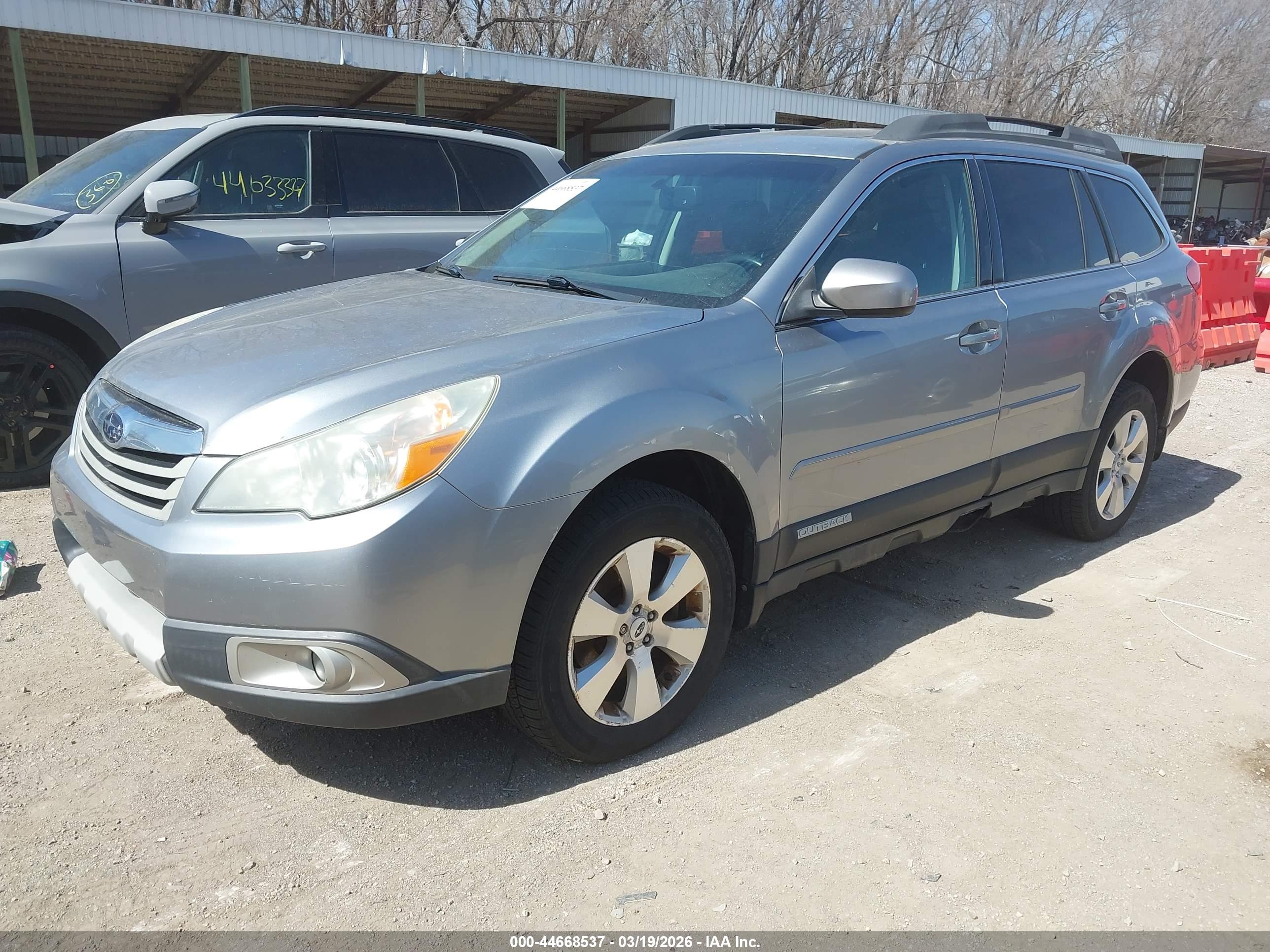 SUBARU OUTBACK image 2