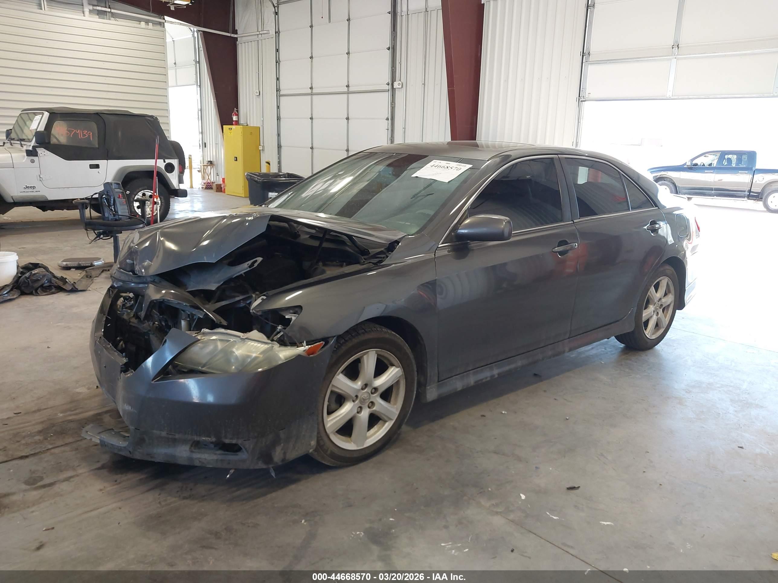 TOYOTA CAMRY image 2