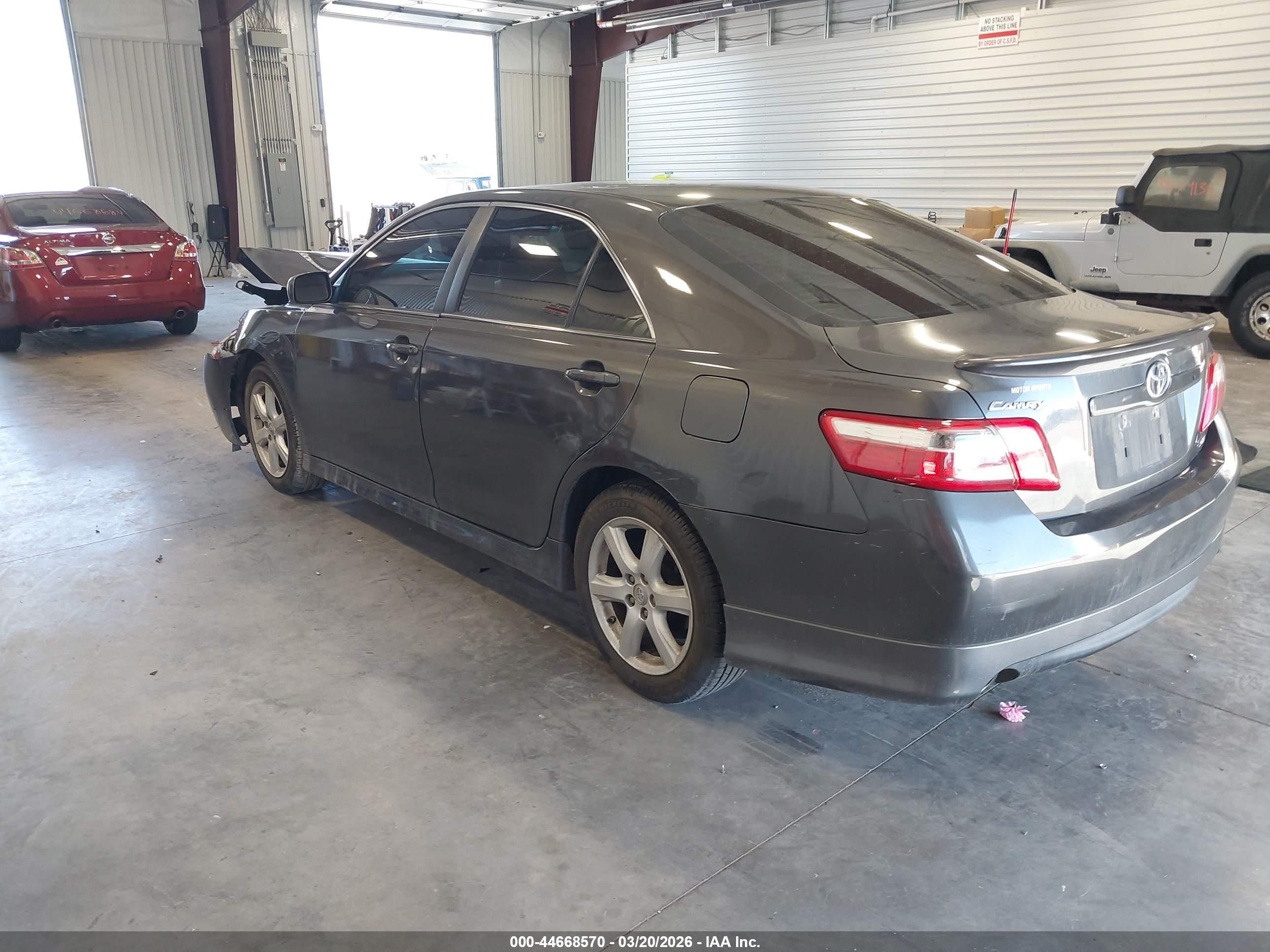 TOYOTA CAMRY image 3
