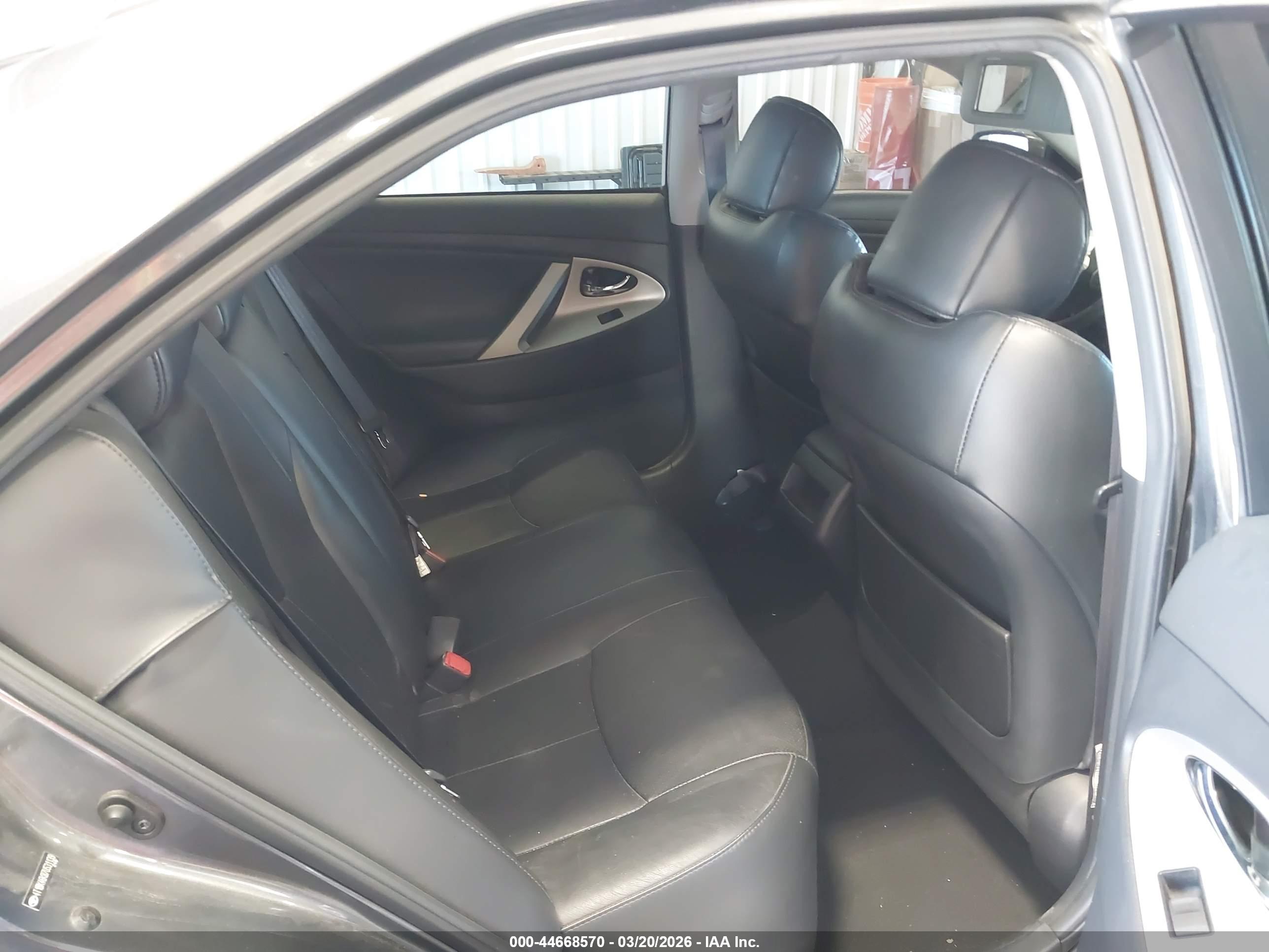 TOYOTA CAMRY image 8