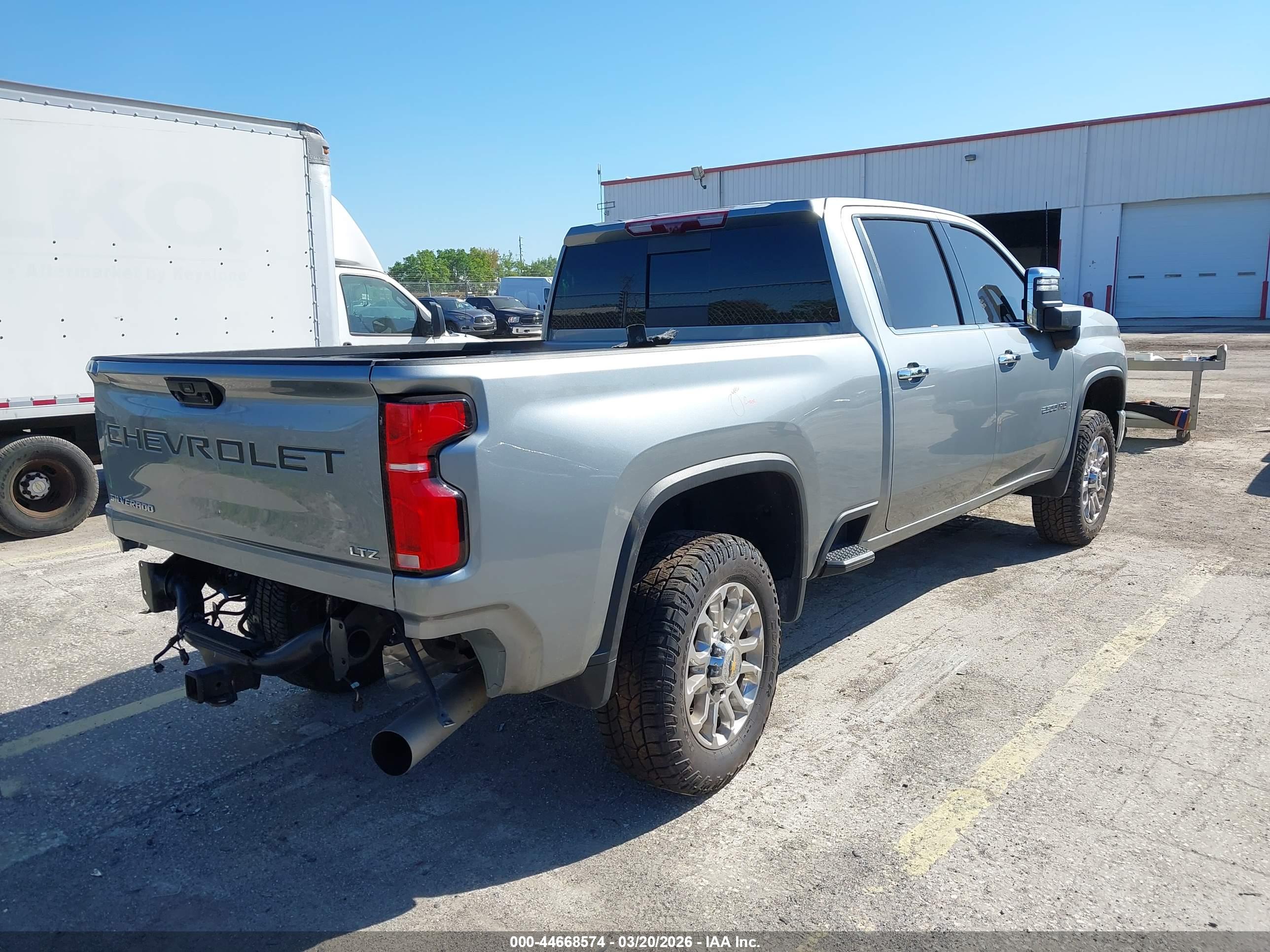 CHEVROLET SILVERADO image 4