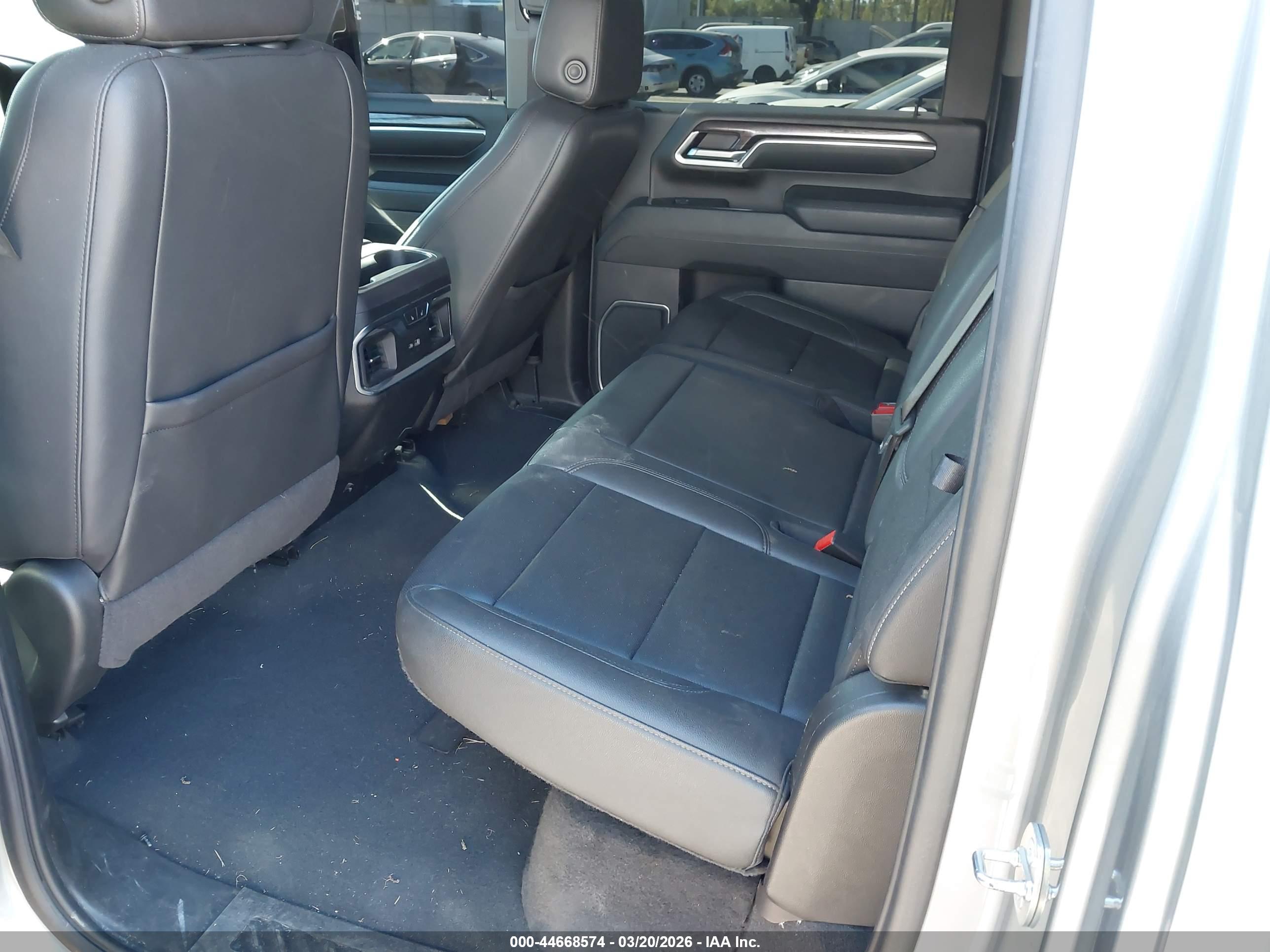 CHEVROLET SILVERADO image 8