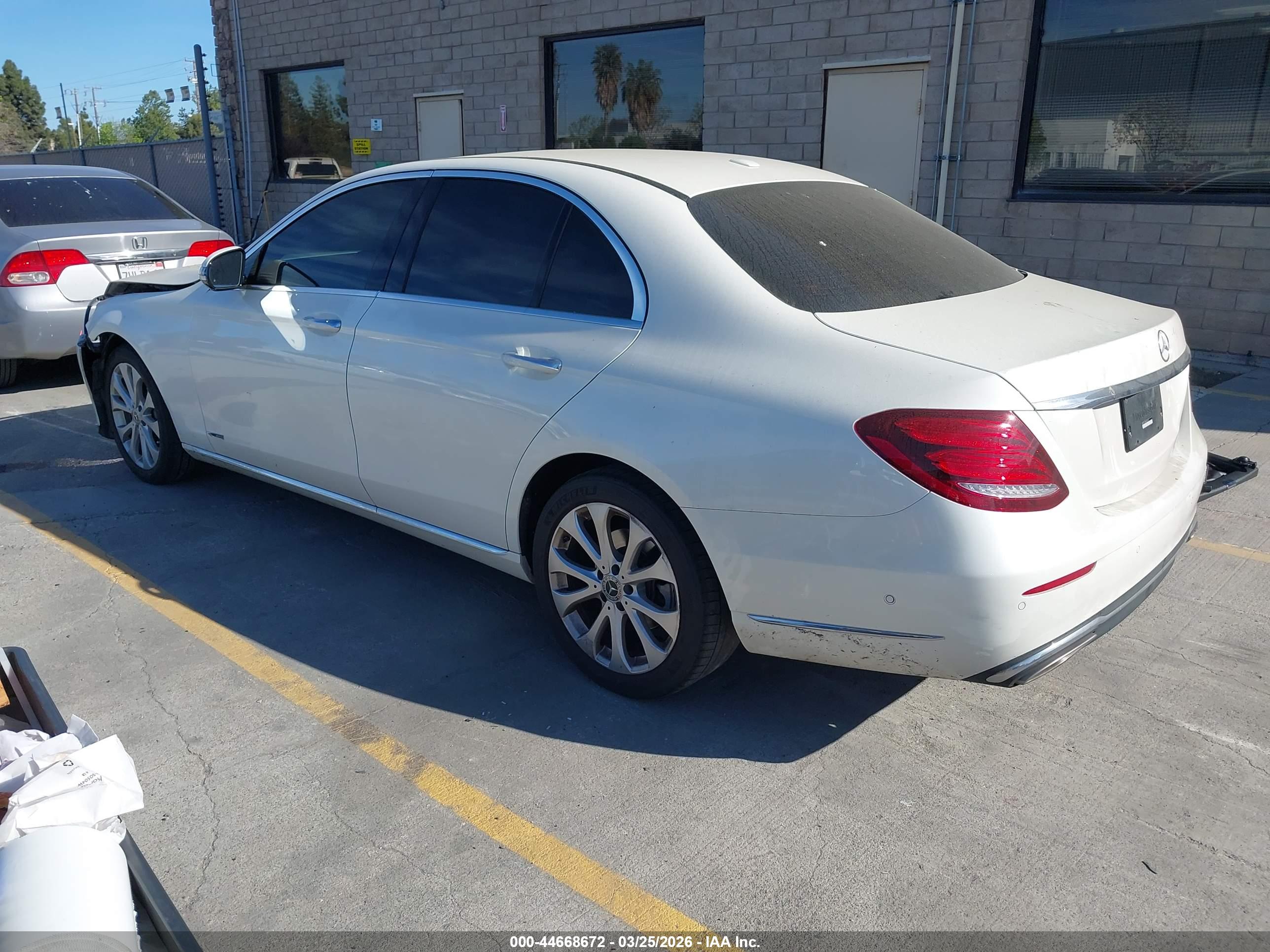 MERCEDES-BENZ E image 3