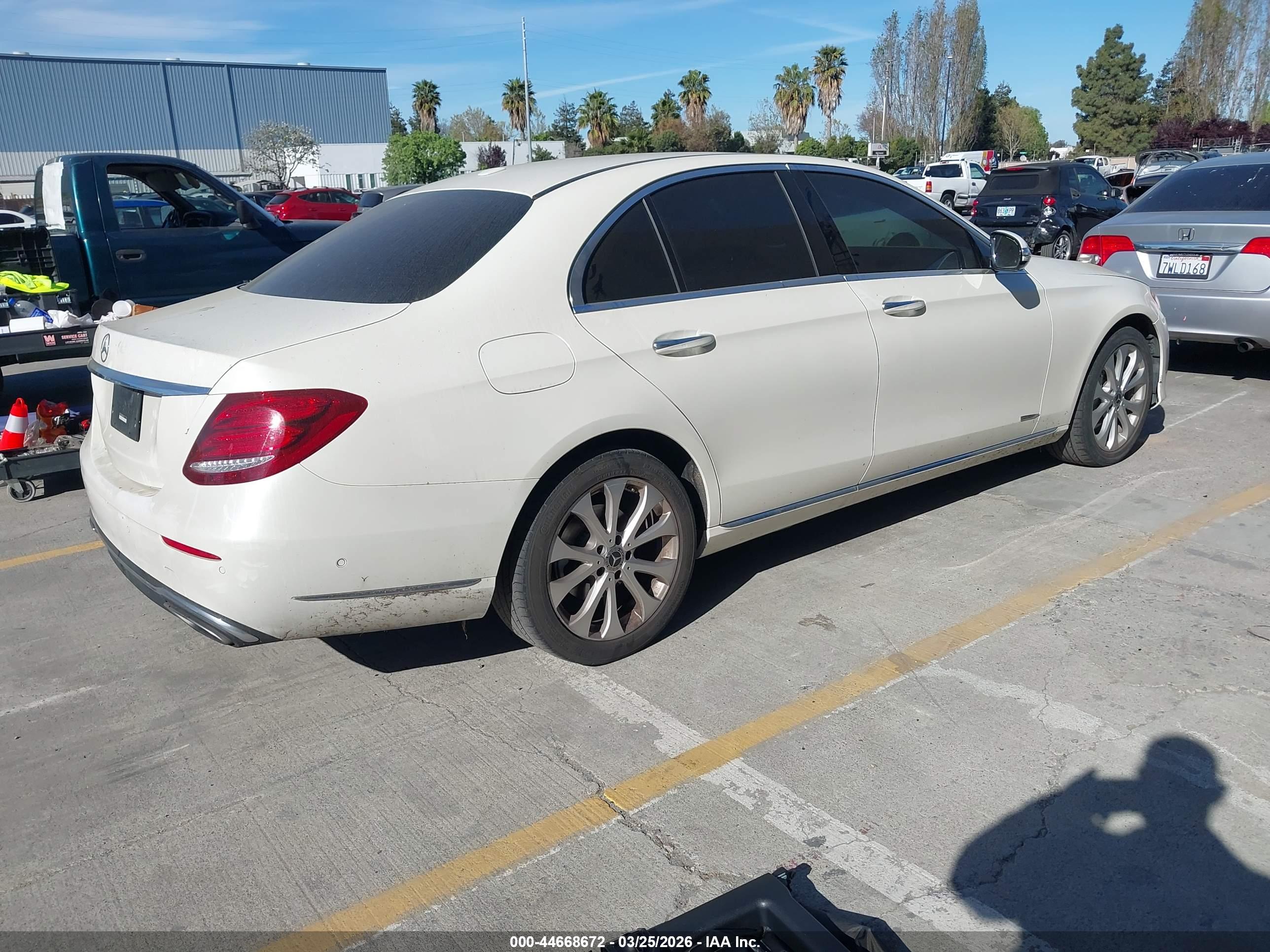 MERCEDES-BENZ E image 4