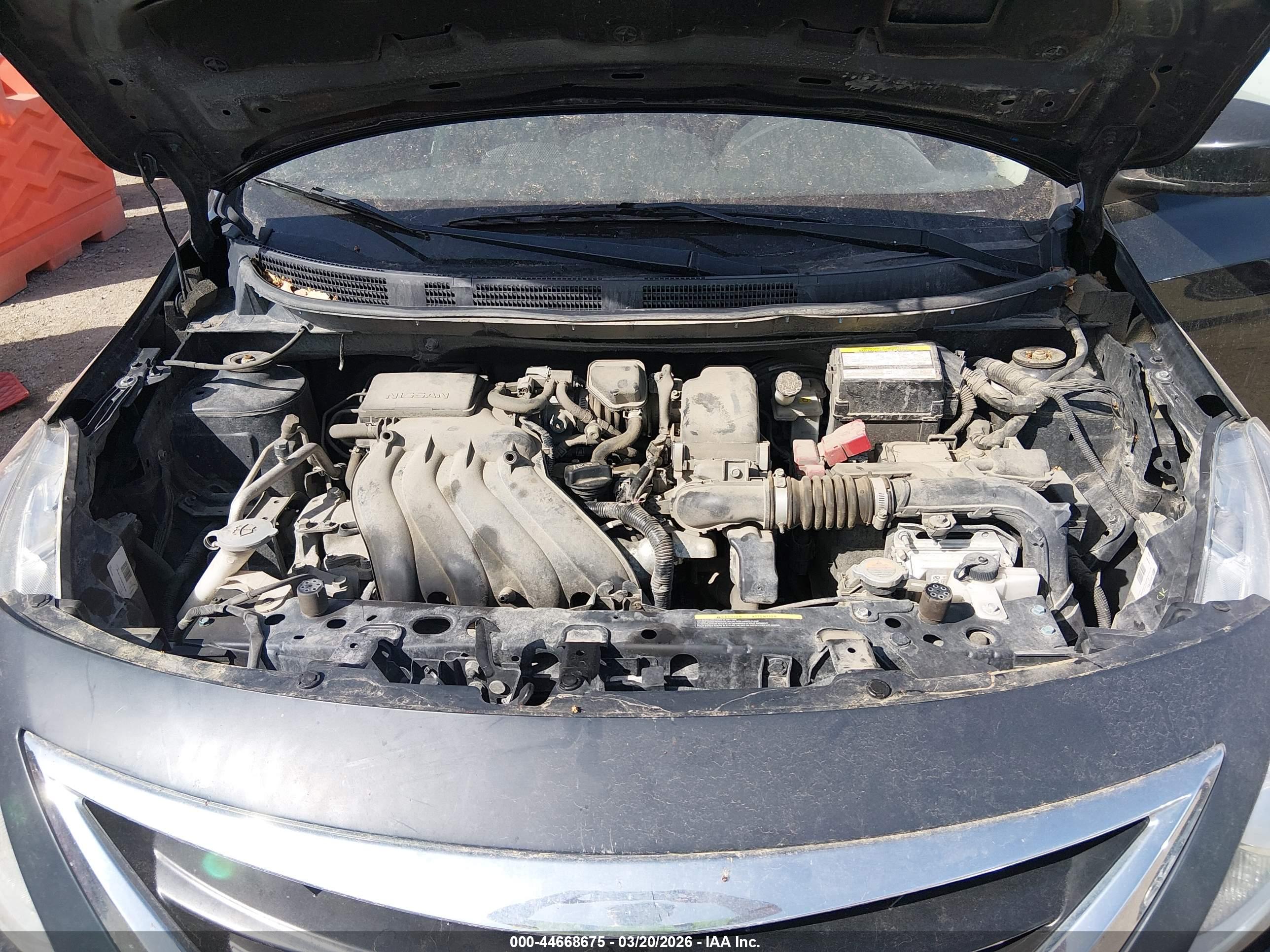 NISSAN VERSA image 10